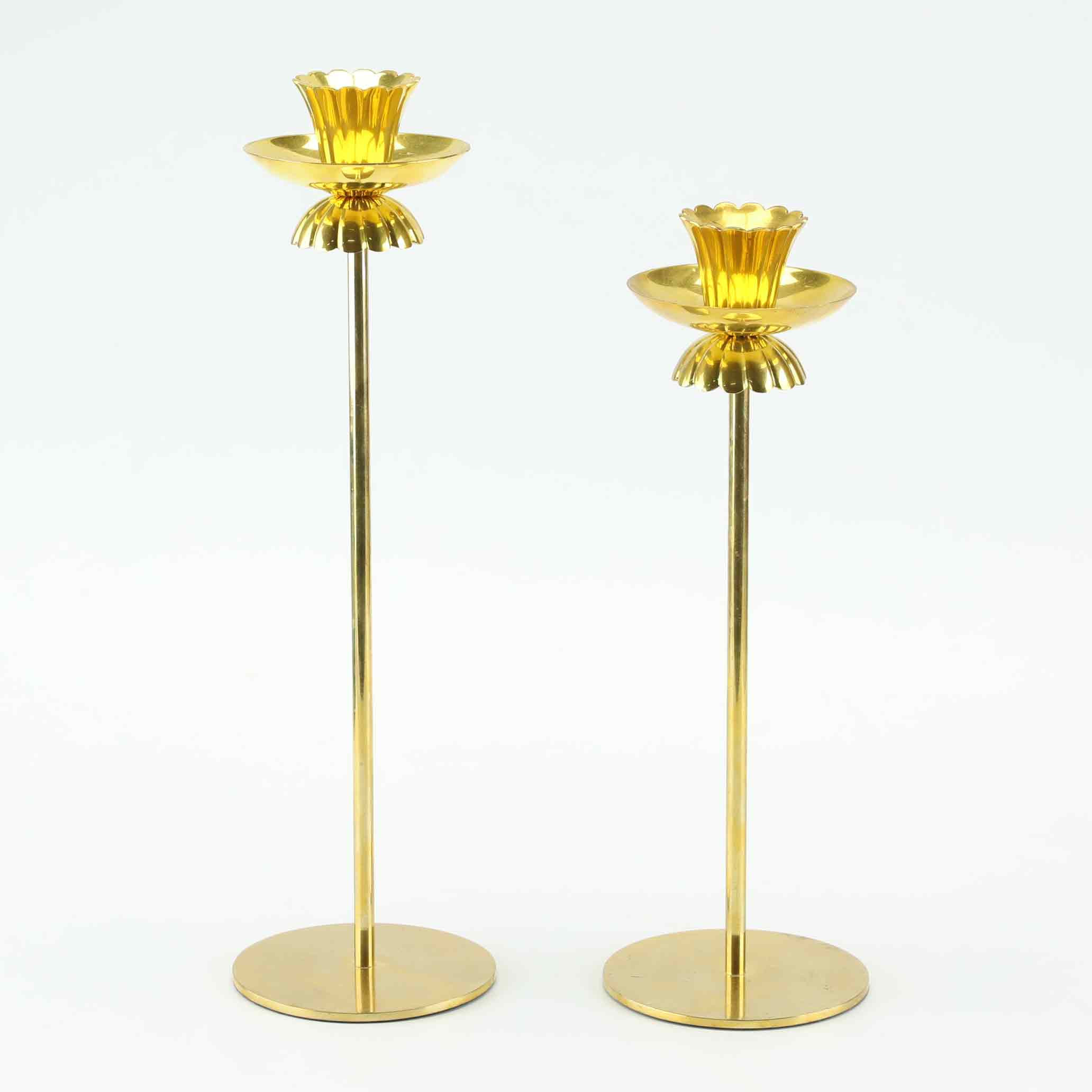 CECILIA ÅBERG. Ljusstakar, ett par, mässing, "Scallop" Fyrklövern.