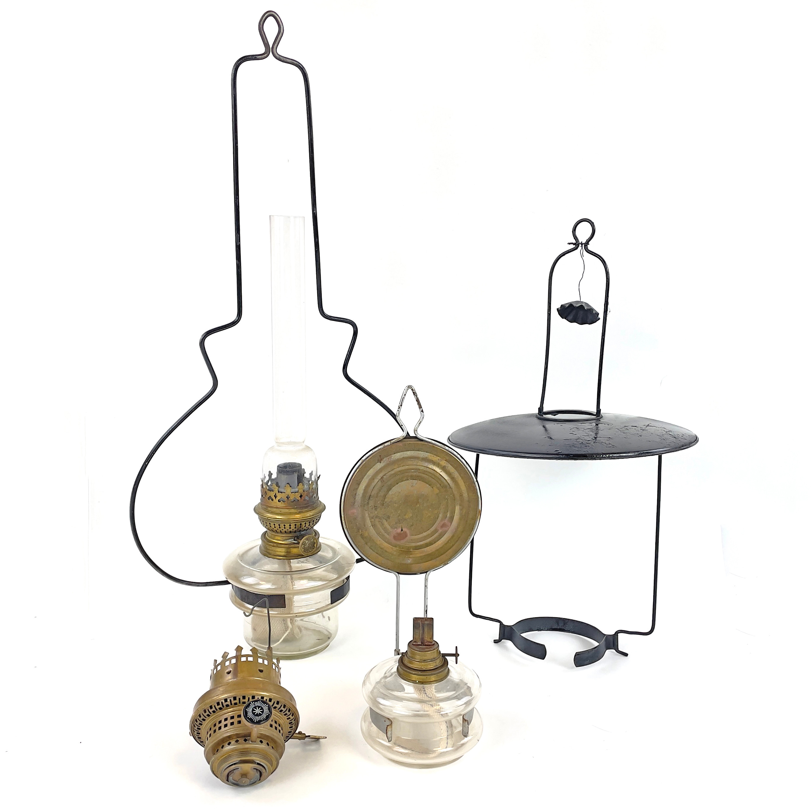 FOTOGENLAMPOR, 2 st. Glas & mässing/metall, bl.a. Kosmos Brenner, med medföljande delar.