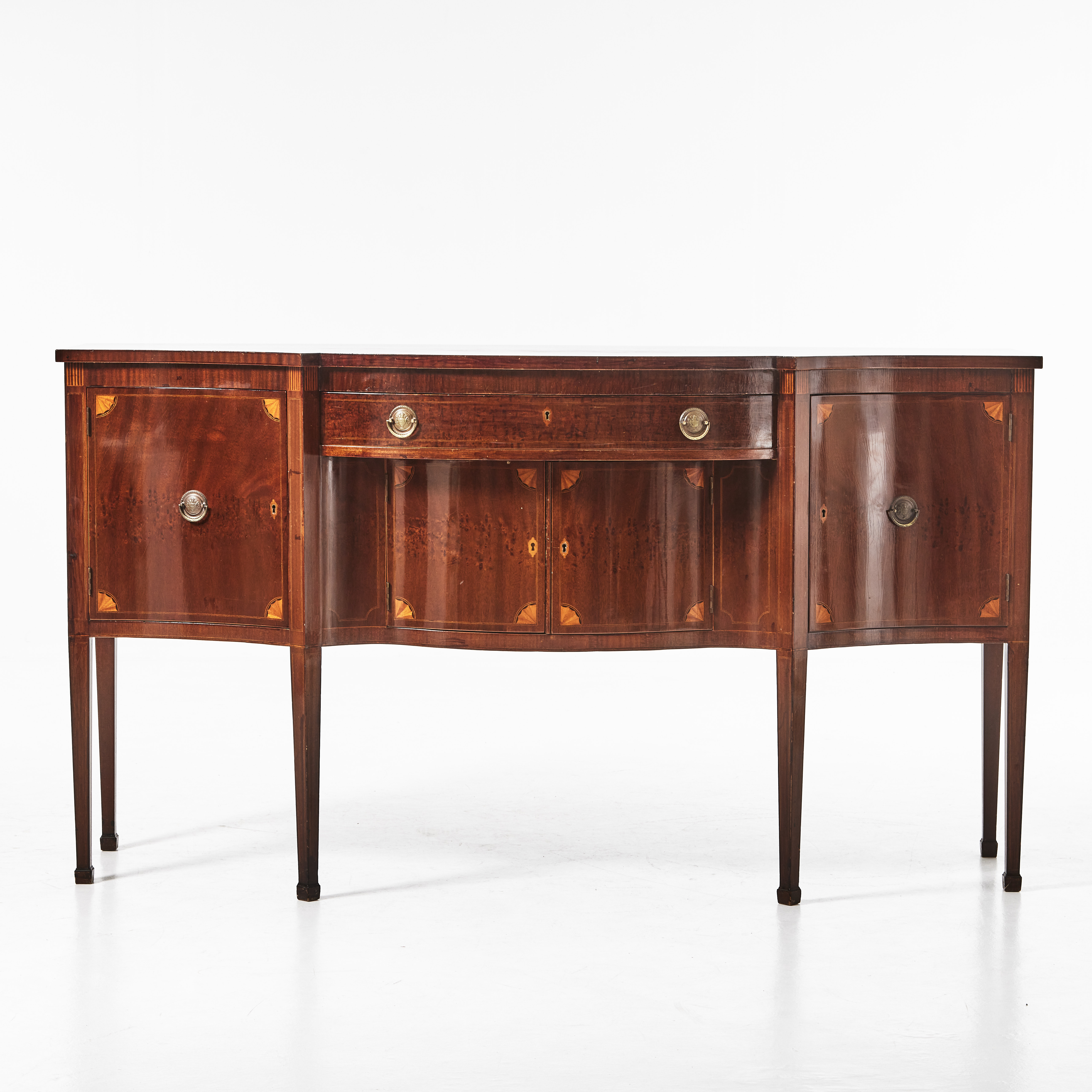 SIDEBOARD, England, 1900-tal, fanerad i mahogny, intarsia dekor, beslag i mässing.