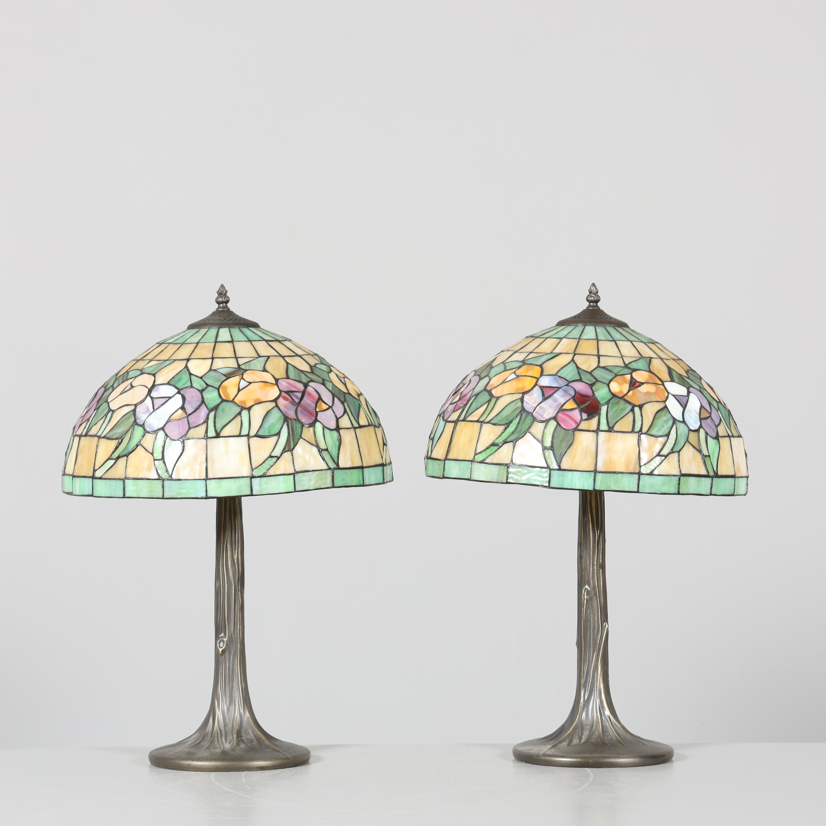 BORDSLAMPOR, 1 par, Tiffanystil.