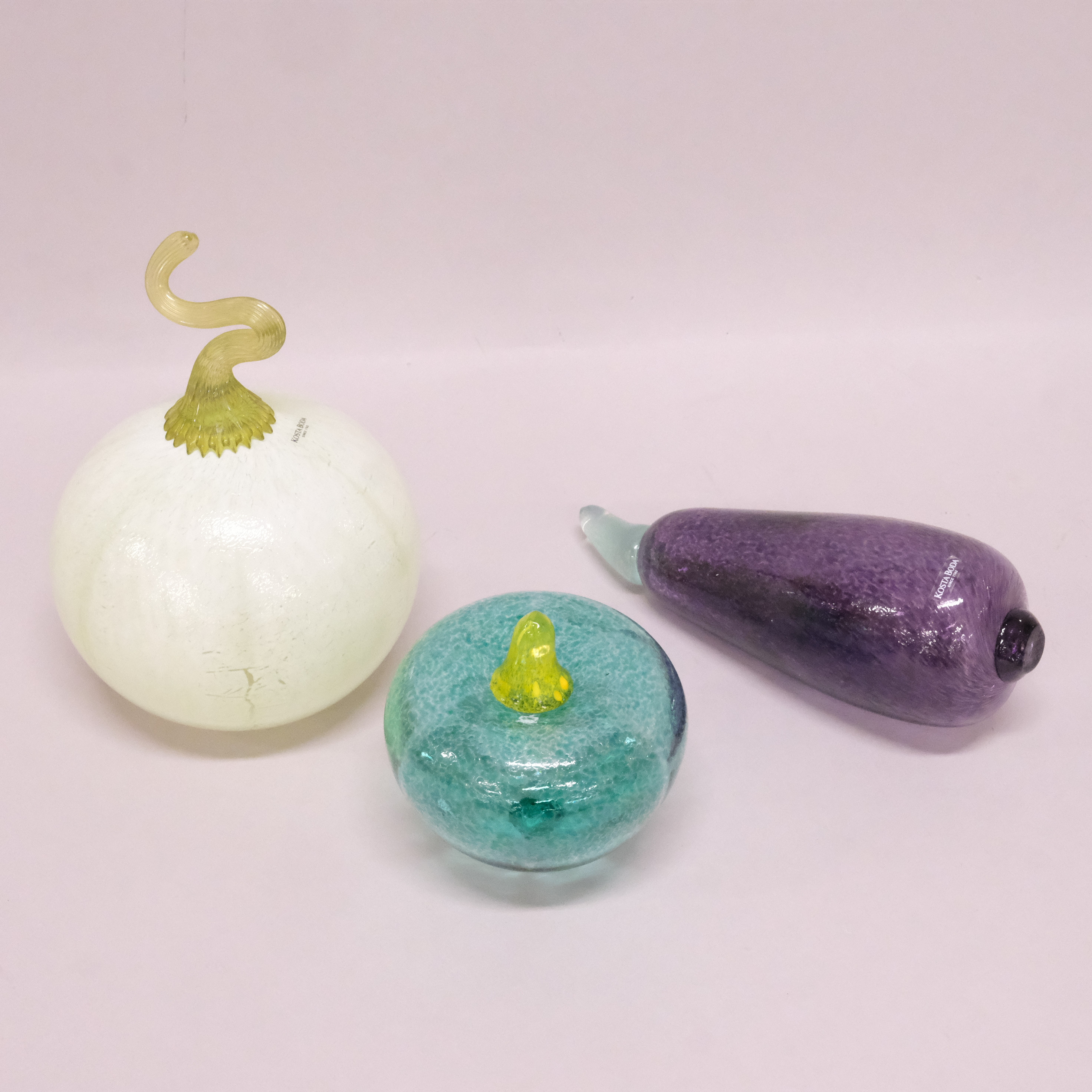 GUNNEL SAHLIN. KONSTGLASFRUKTER, TRE STYCKEN.