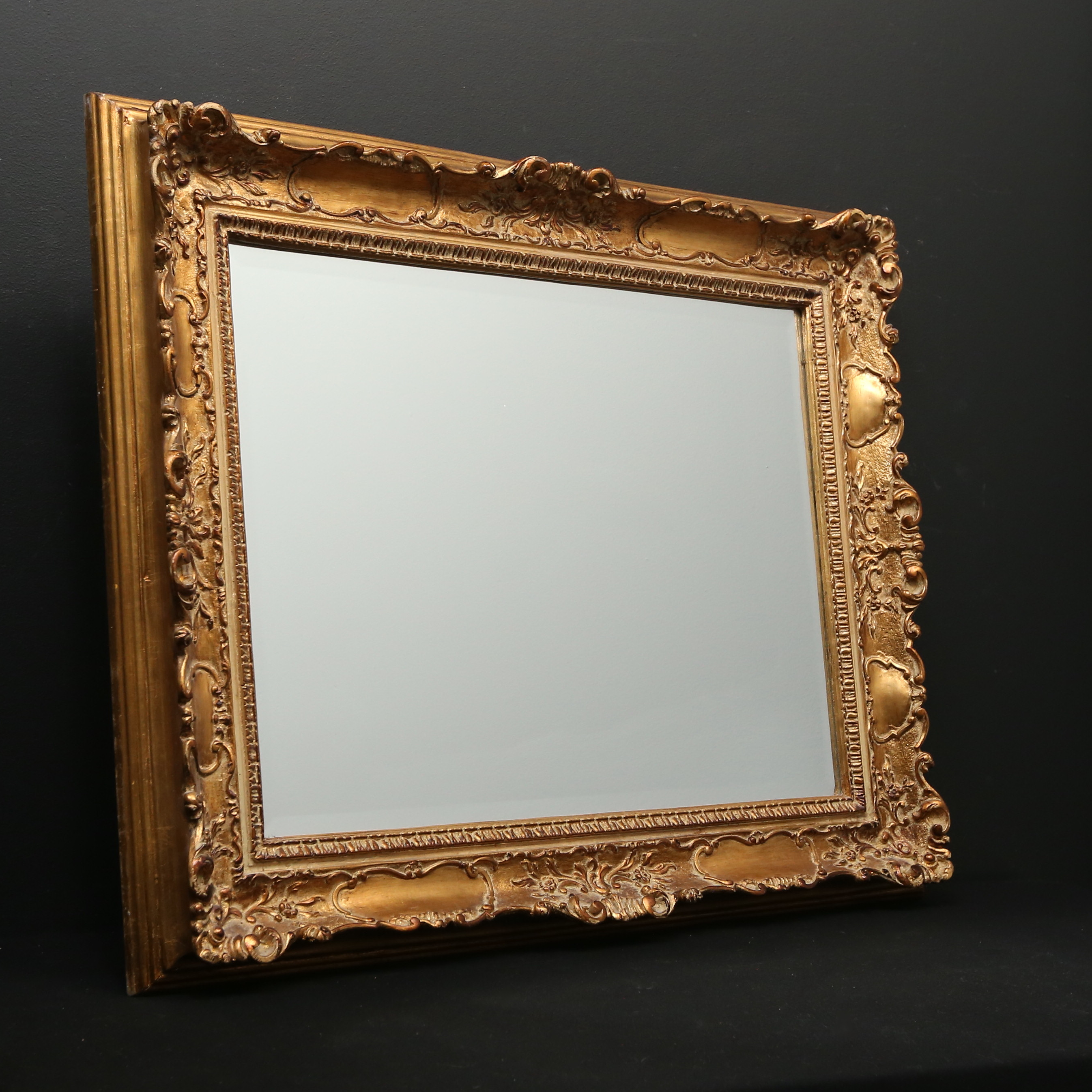 SPEGEL, trä skuren dekor, sent 1900-tal.