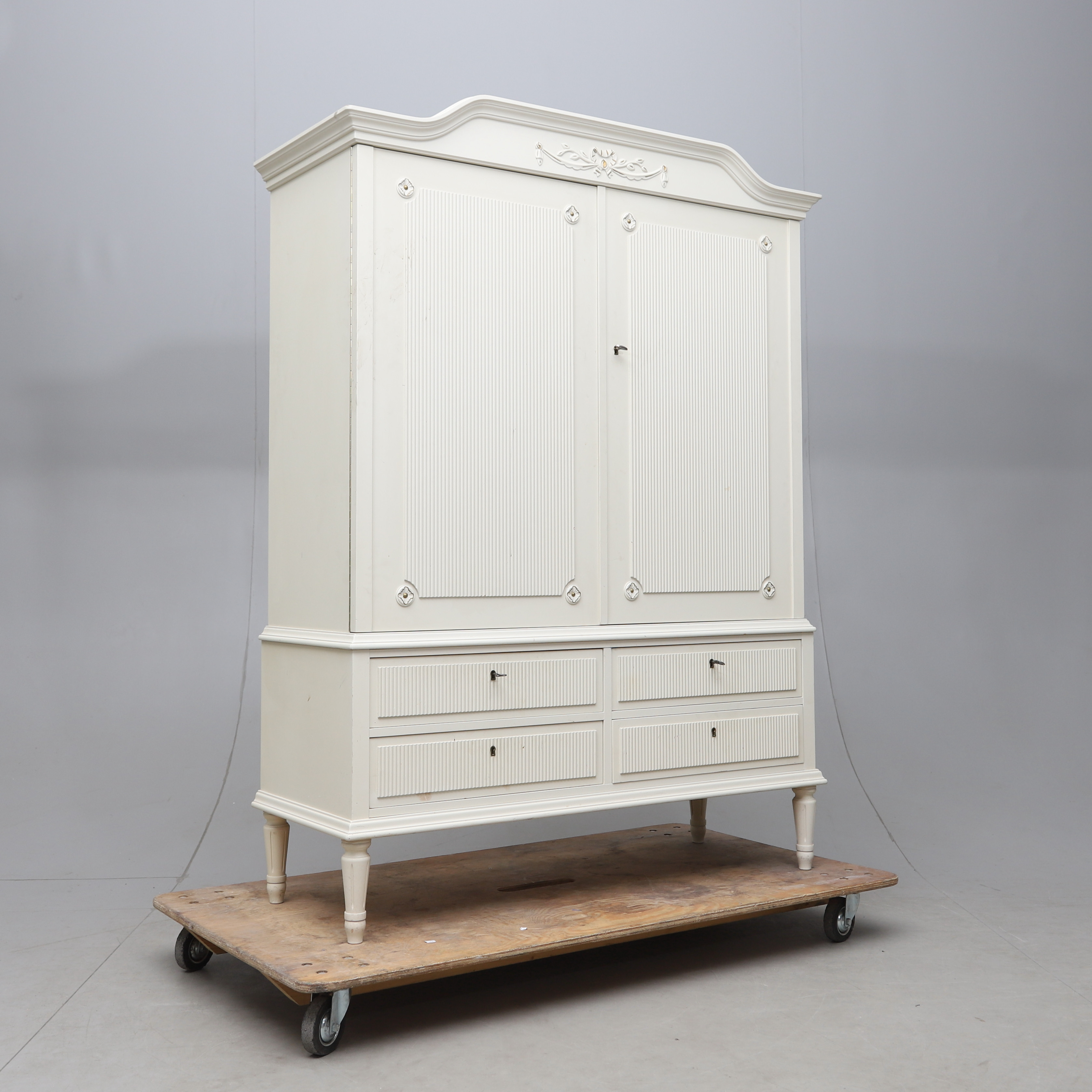 MATSALSSKÅP, Gustaviansk stil, 1900-talets andra hälft.