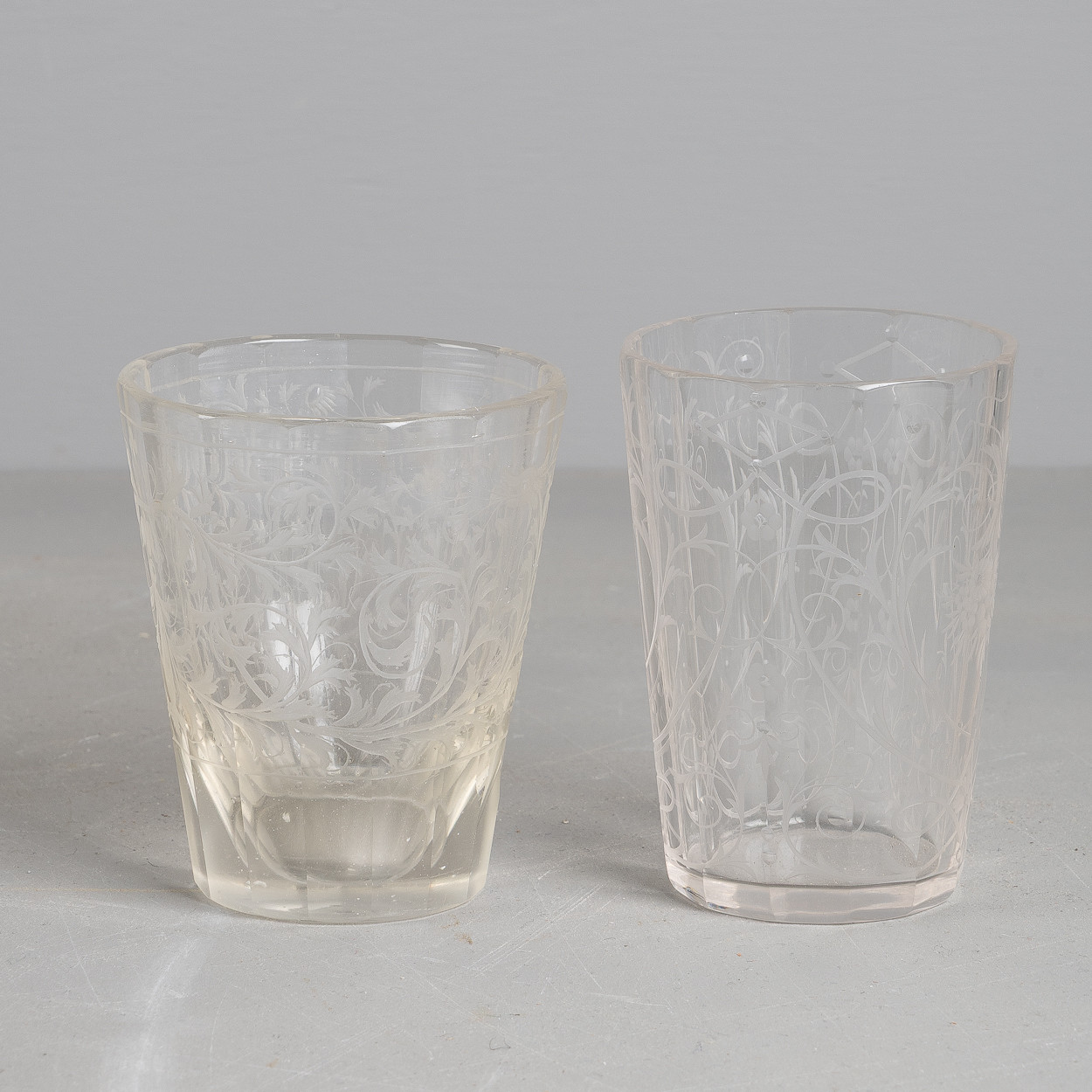 GLAS, 2 stycken, böhmiska. 1700/1800-tal.