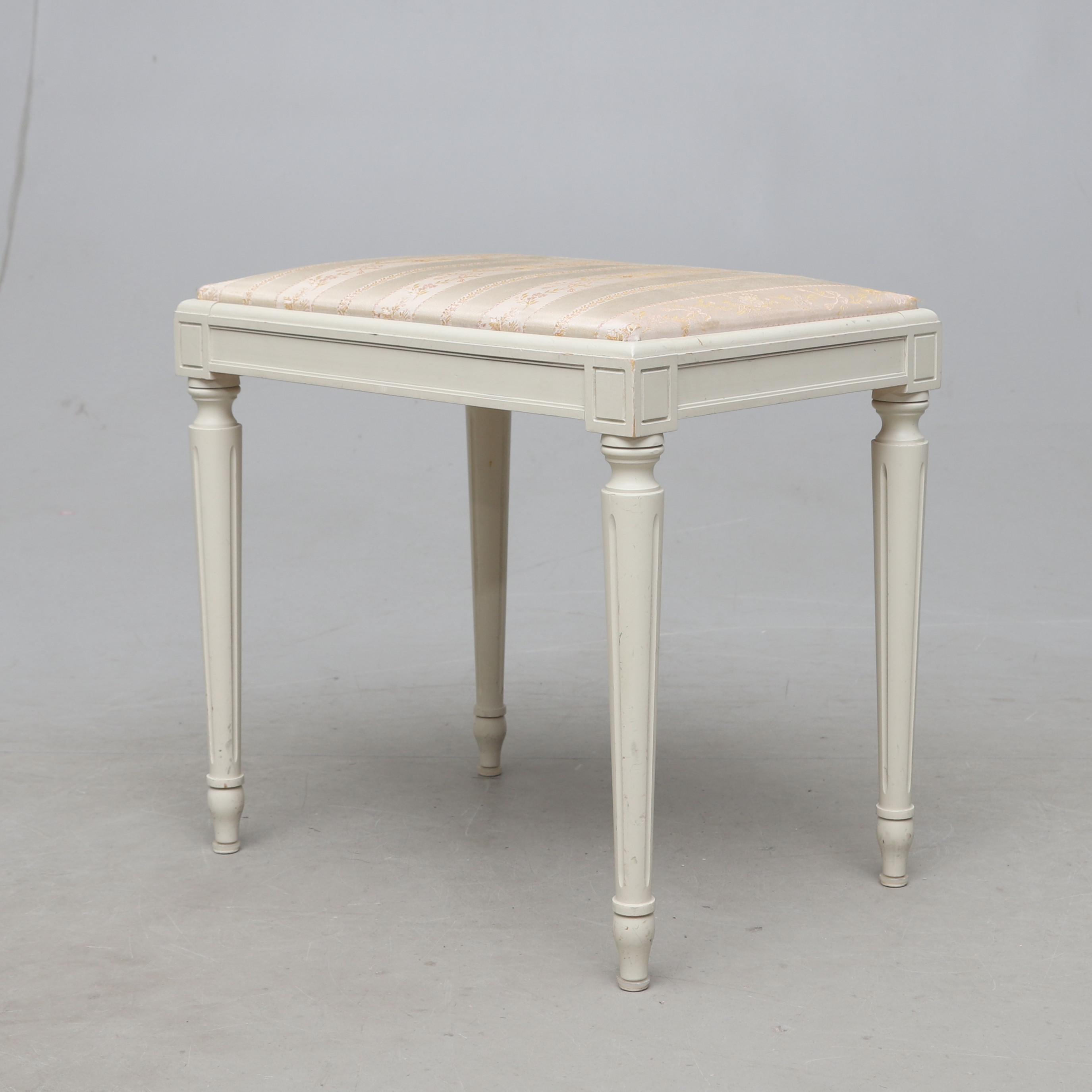 TABURETT, gustaviansk stil, Molnbäddar, Skattkärr, 1900-talets andra hälft.