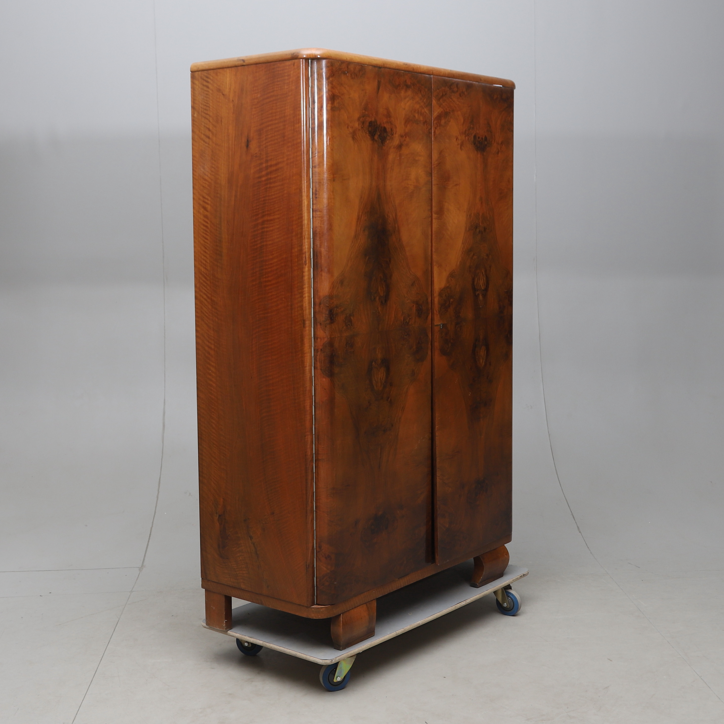 KLÄDSKÅP, valnöt, Art deco, 1900-talets första hälft.