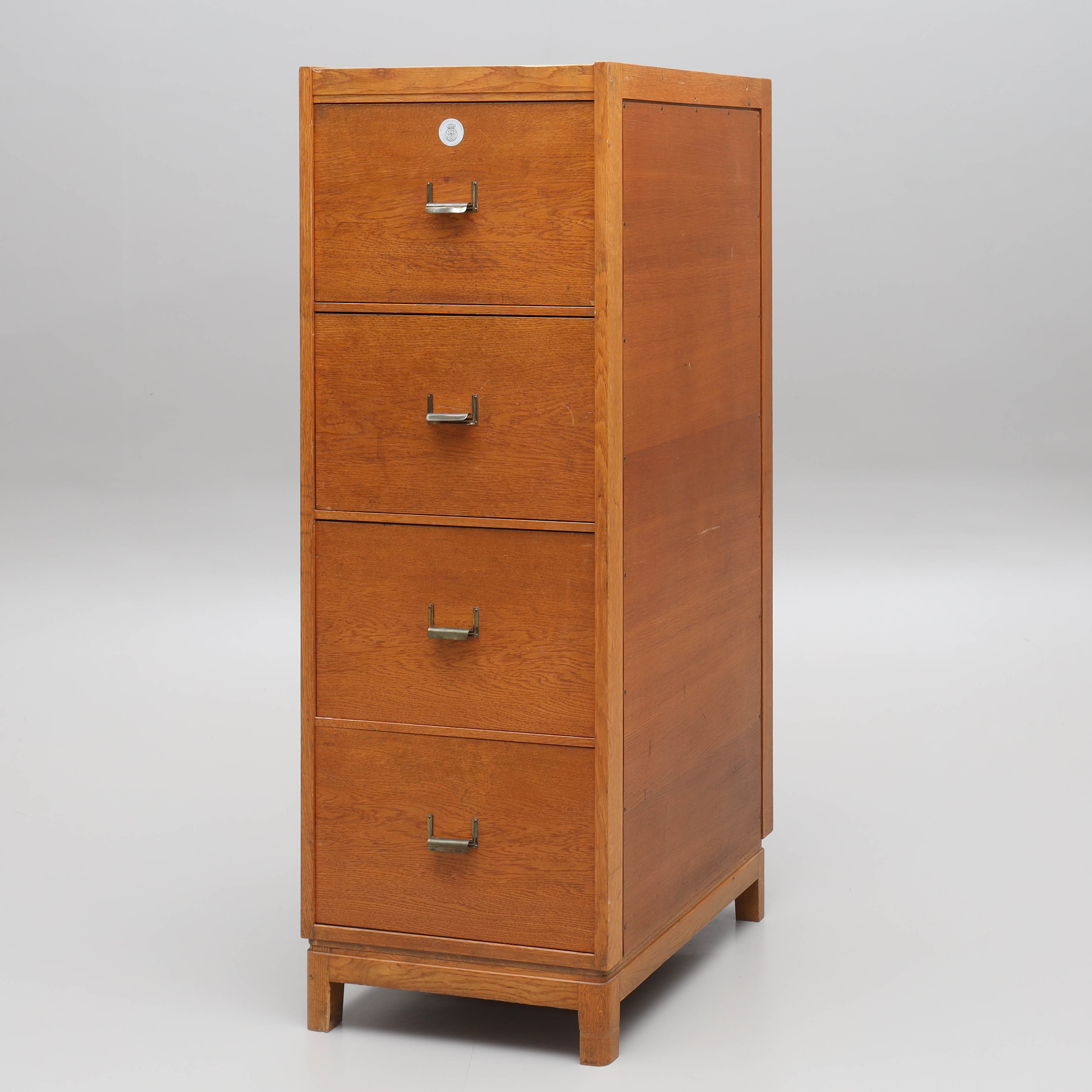 ARKIVSKÅP, fanérat i ek, 1900-talets mitt.