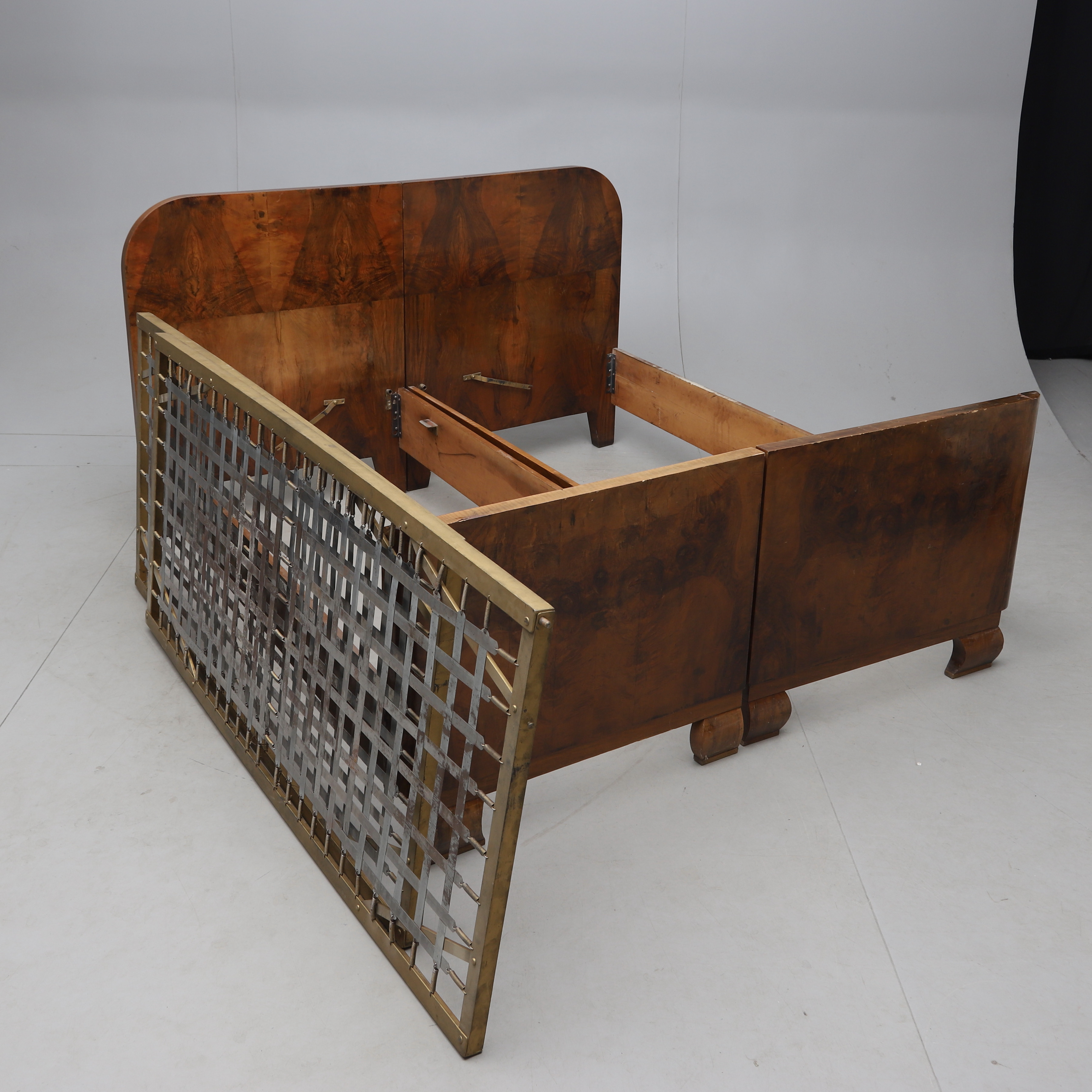 SÄNGAR, 1 par, Valnöt, Art deco, 1900-talets första hälft.