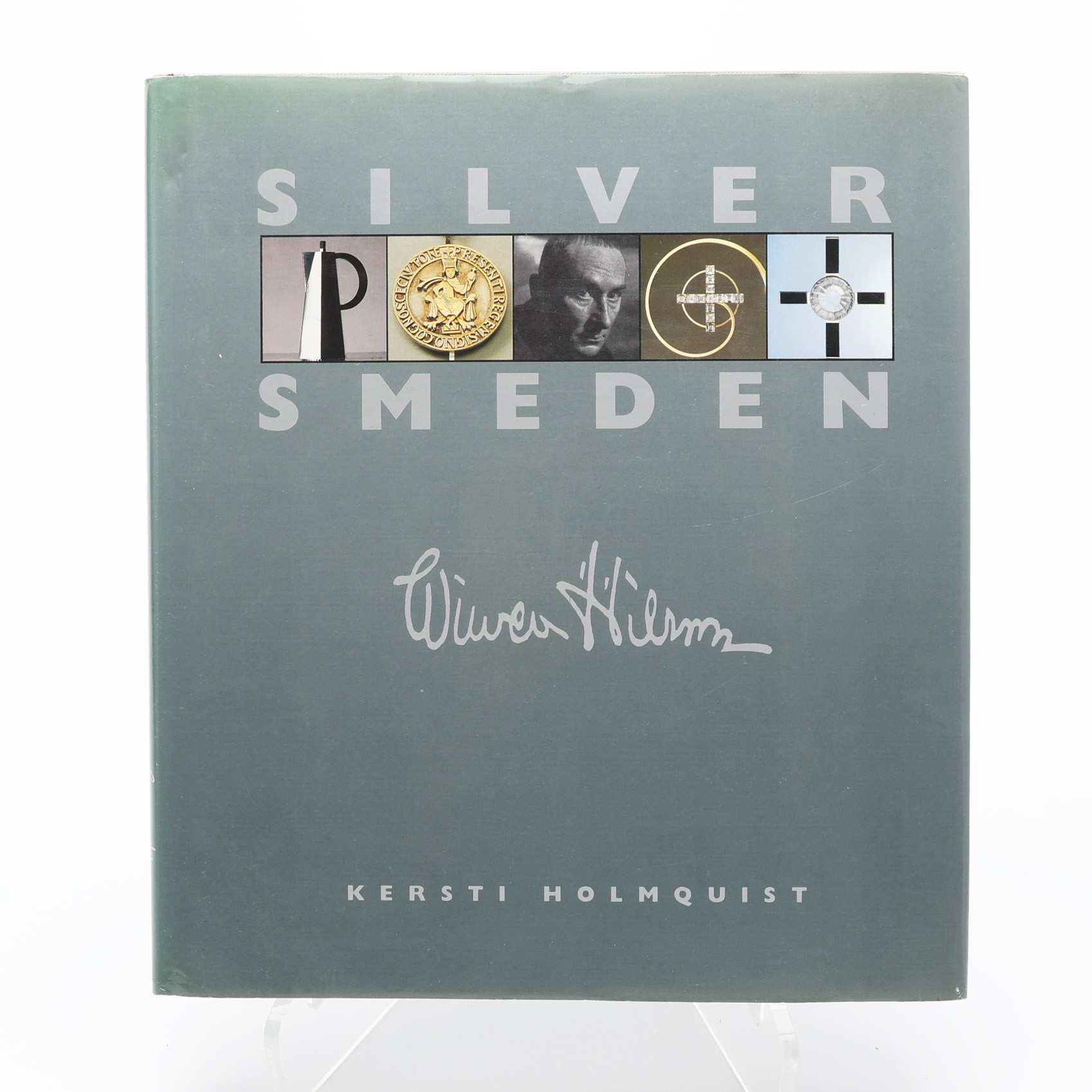 WIWEN NILSSON, LUNDENSISK SILVERSMED, (1897-1974). PORTRÄTTERAD I KERSTI HOLMQUISTS PRAKTVERK OM DENNE LUNDS MODERNISTISKE SILVERSMED.