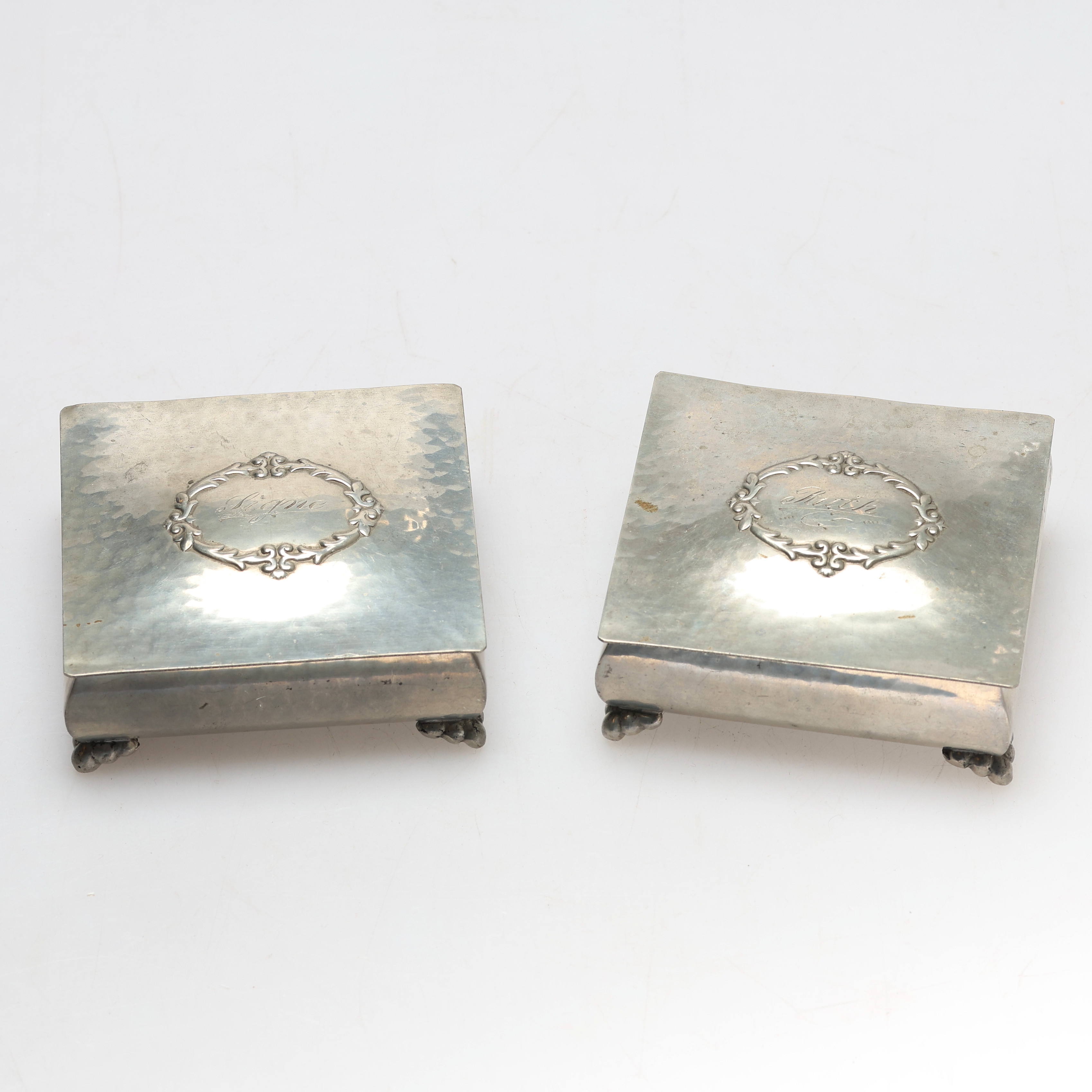 SKRIN, ett par, tenn/trä.