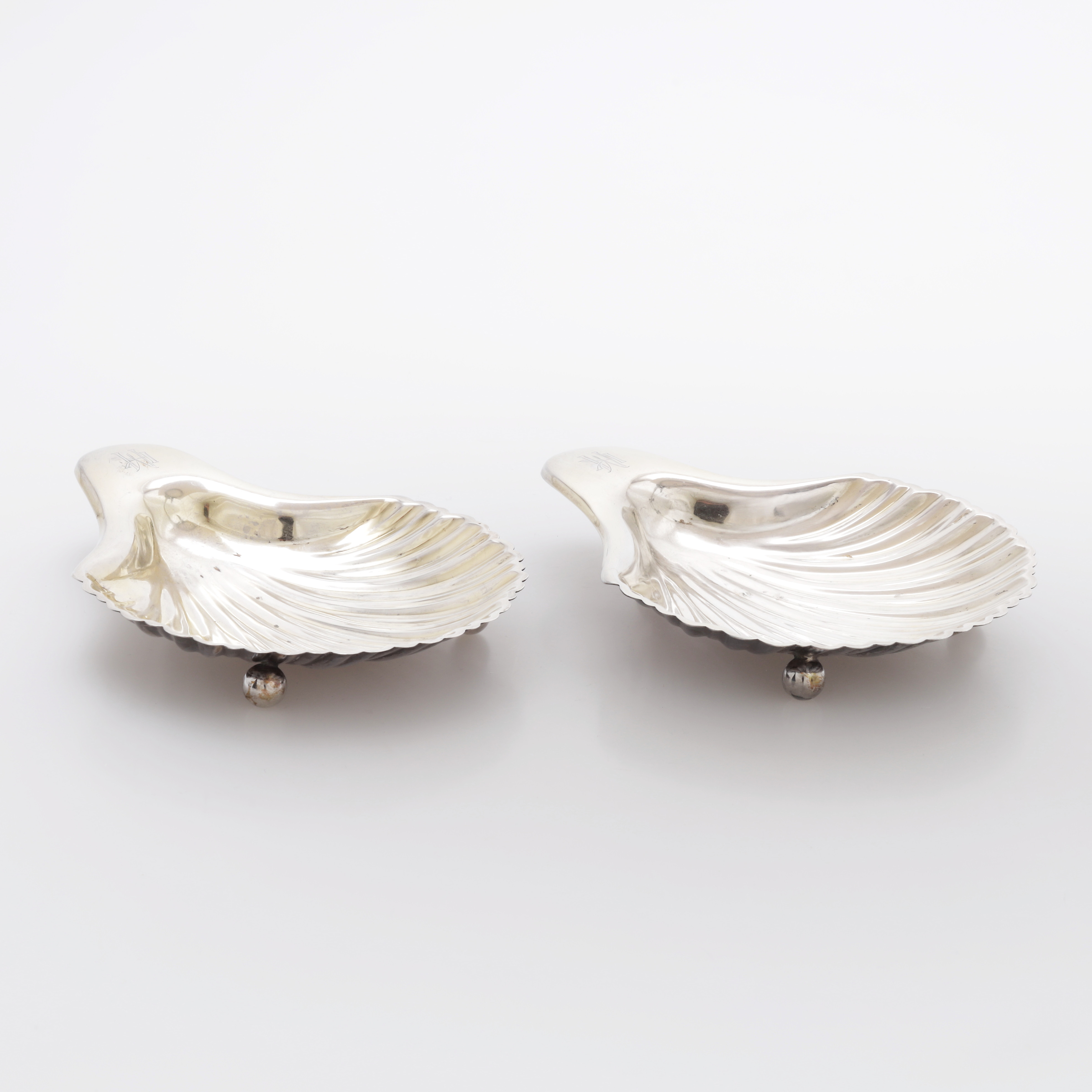 FAT, ett par, i form av snäckor, silver, Silvervarufabriken J Grönroos, Kristianstad 1947, vikt 184 gram.