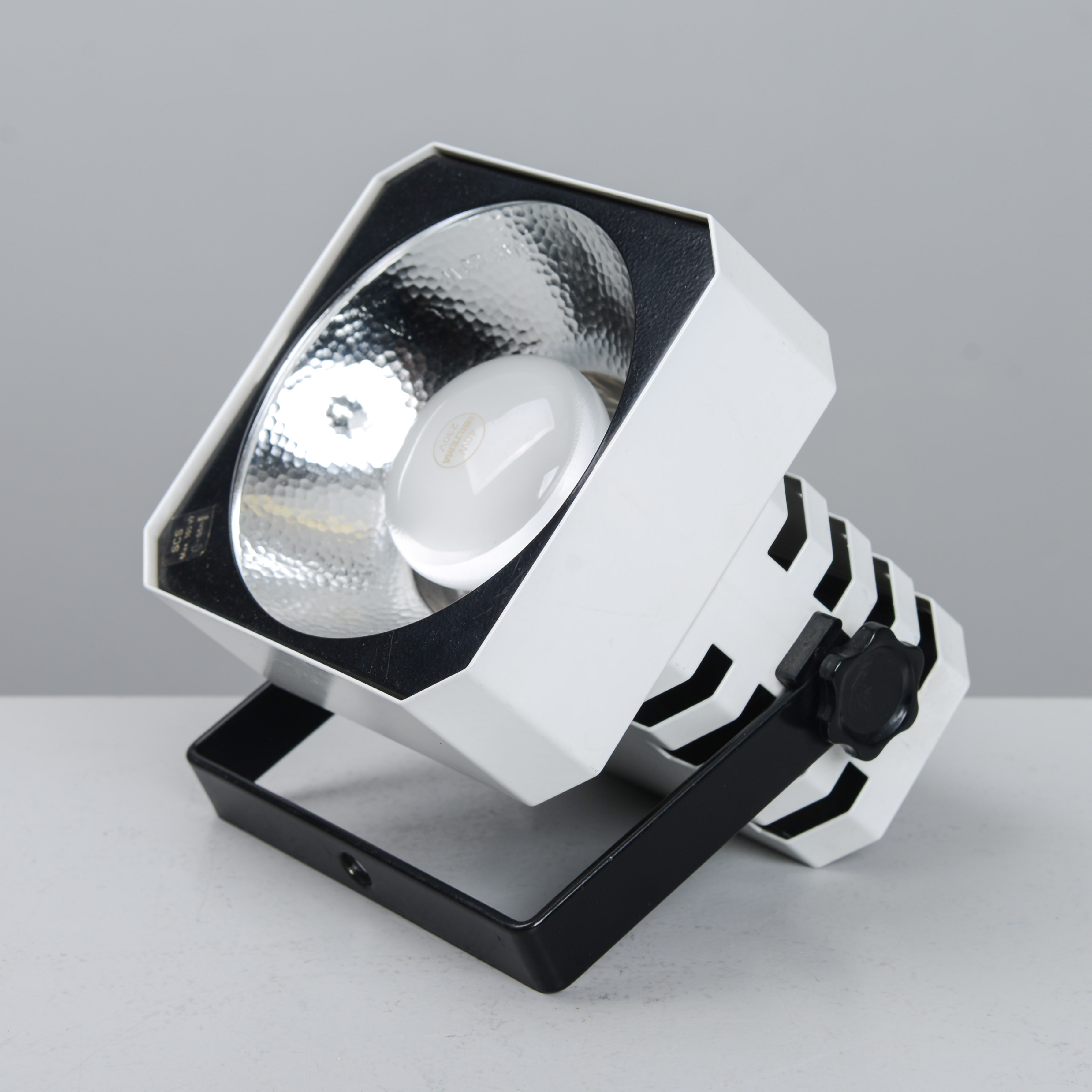 LOUIS POULSEN, Bordslampa, "Flipper, 1970-tal.