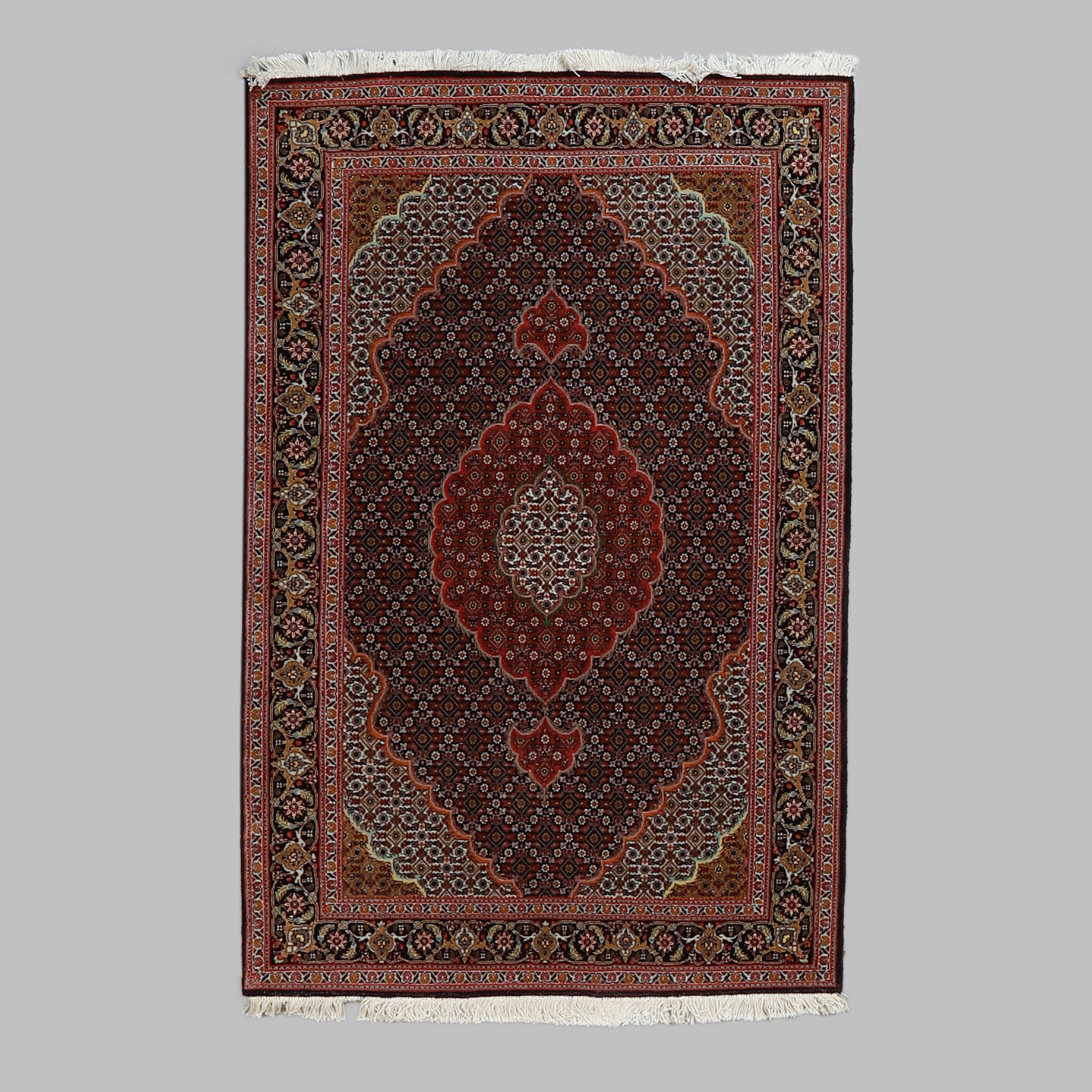 MATTA, Täbriz. 155 x 100 cm.