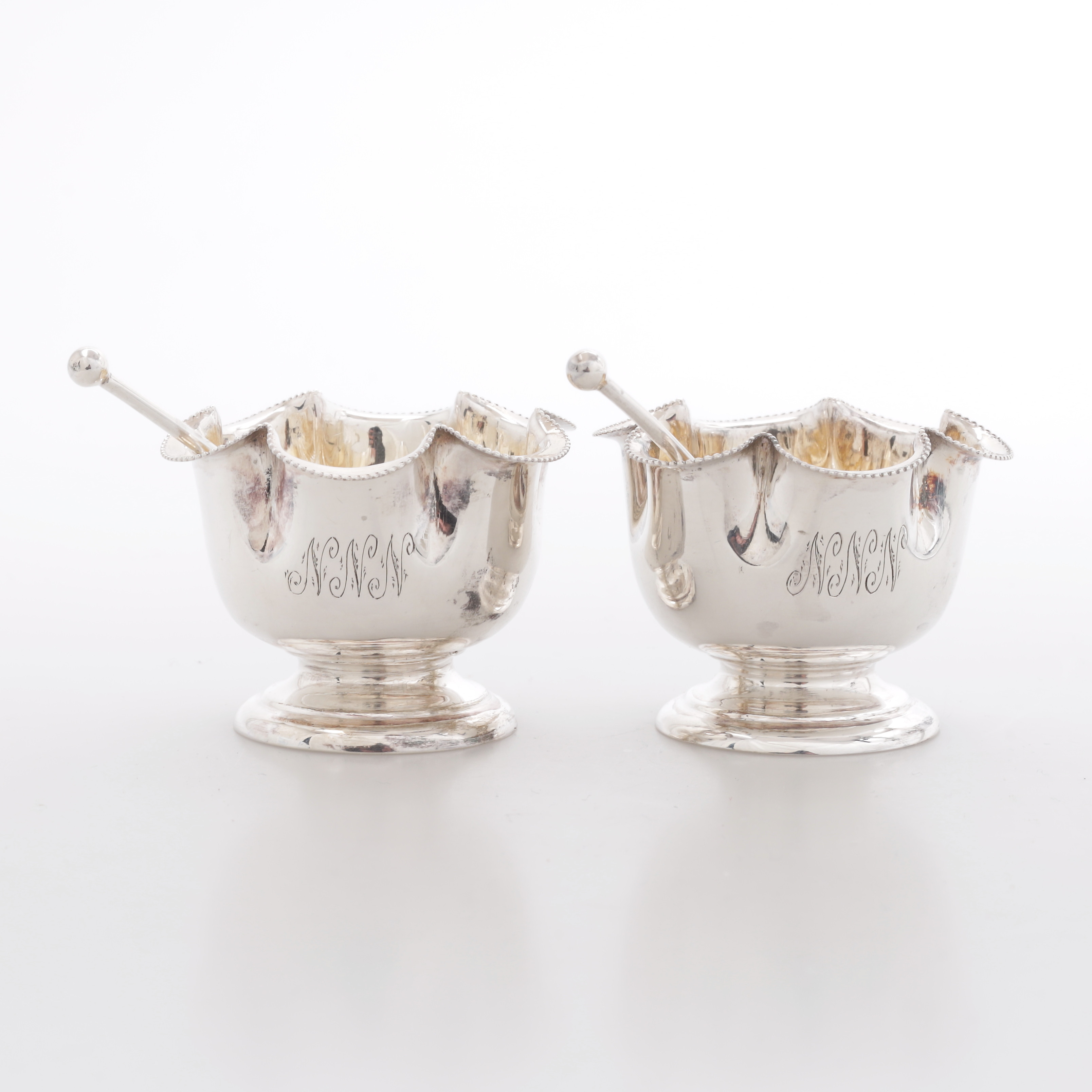 SALTKAR, ett par, med skedar, silver, Horace Woodward & Co, London 1893, vikt 50 gram.