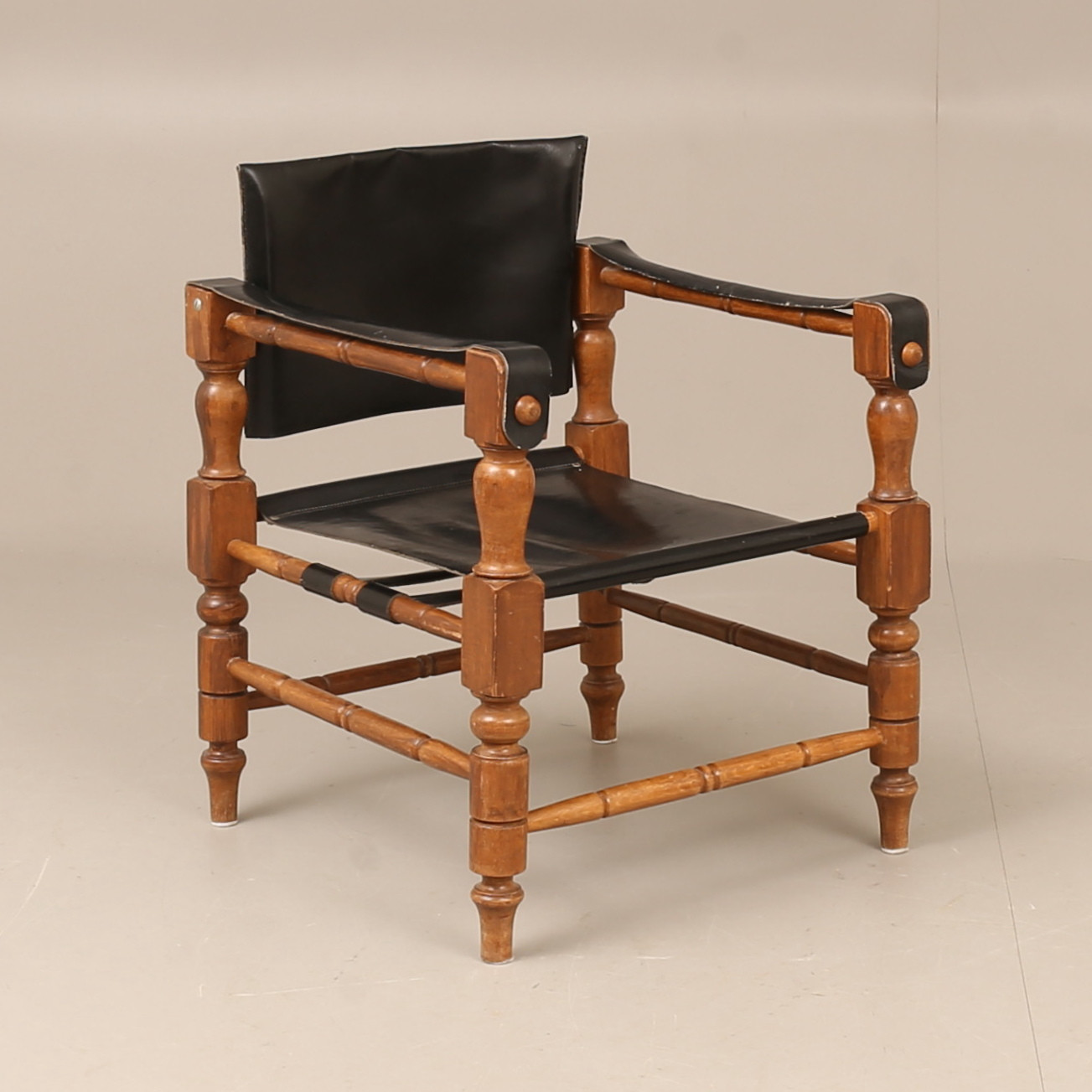 KARMSTOL, trä, skinn, 1900-tal.