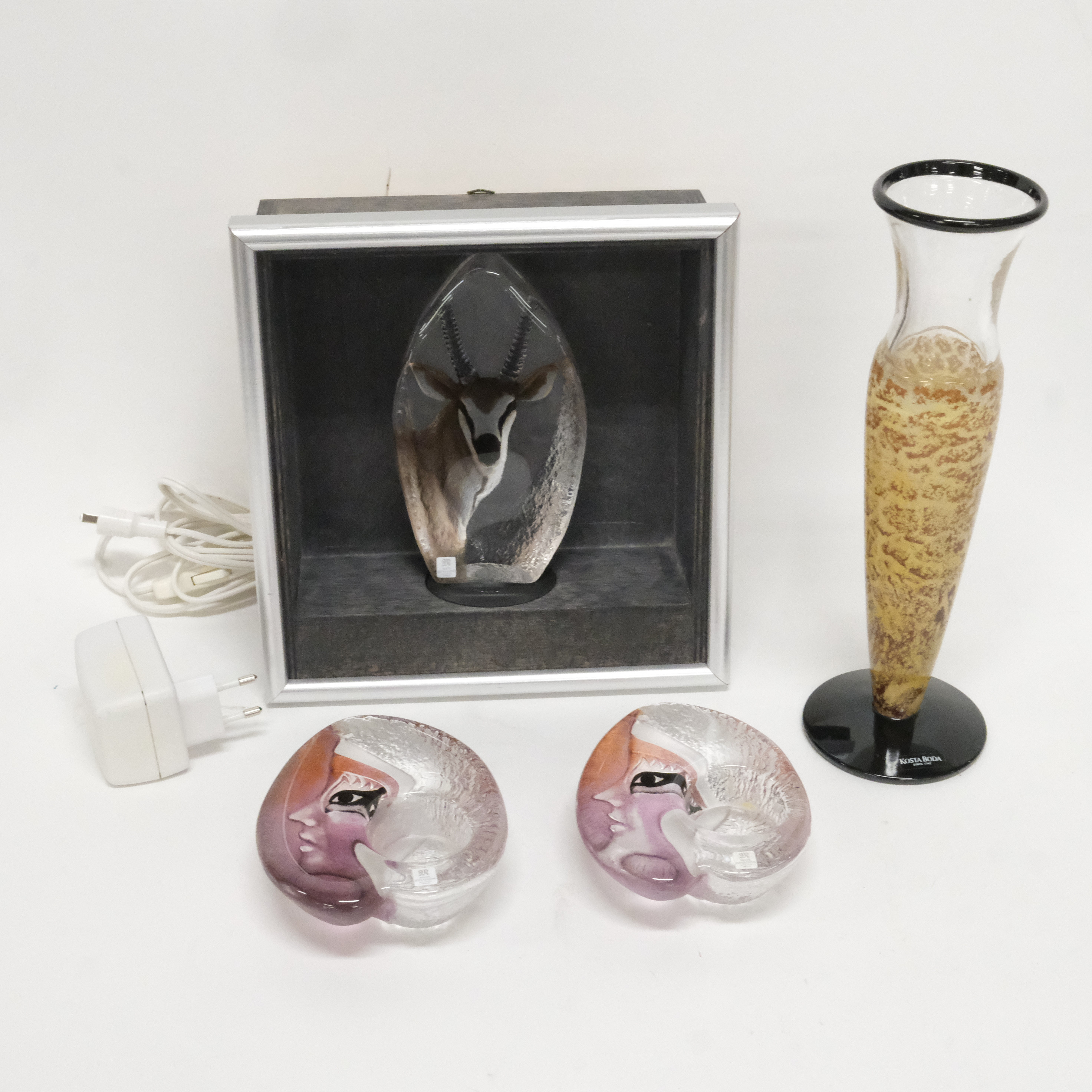 KONSTGLAS. MATS JONASON OCH KOSTA BODA. FYRA DELAR.