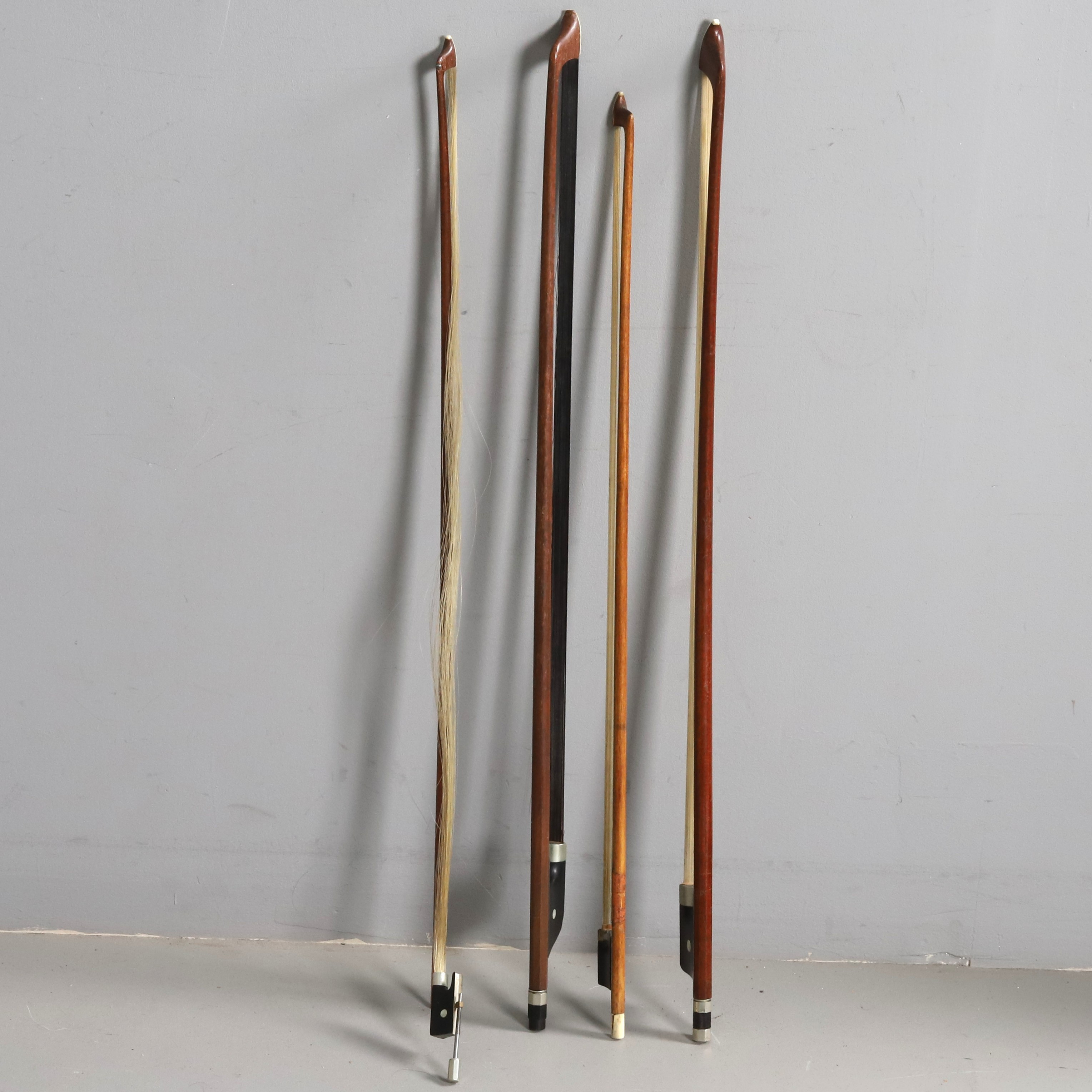 FIOLSTRÅKAR, 4 st, 1900-tal.