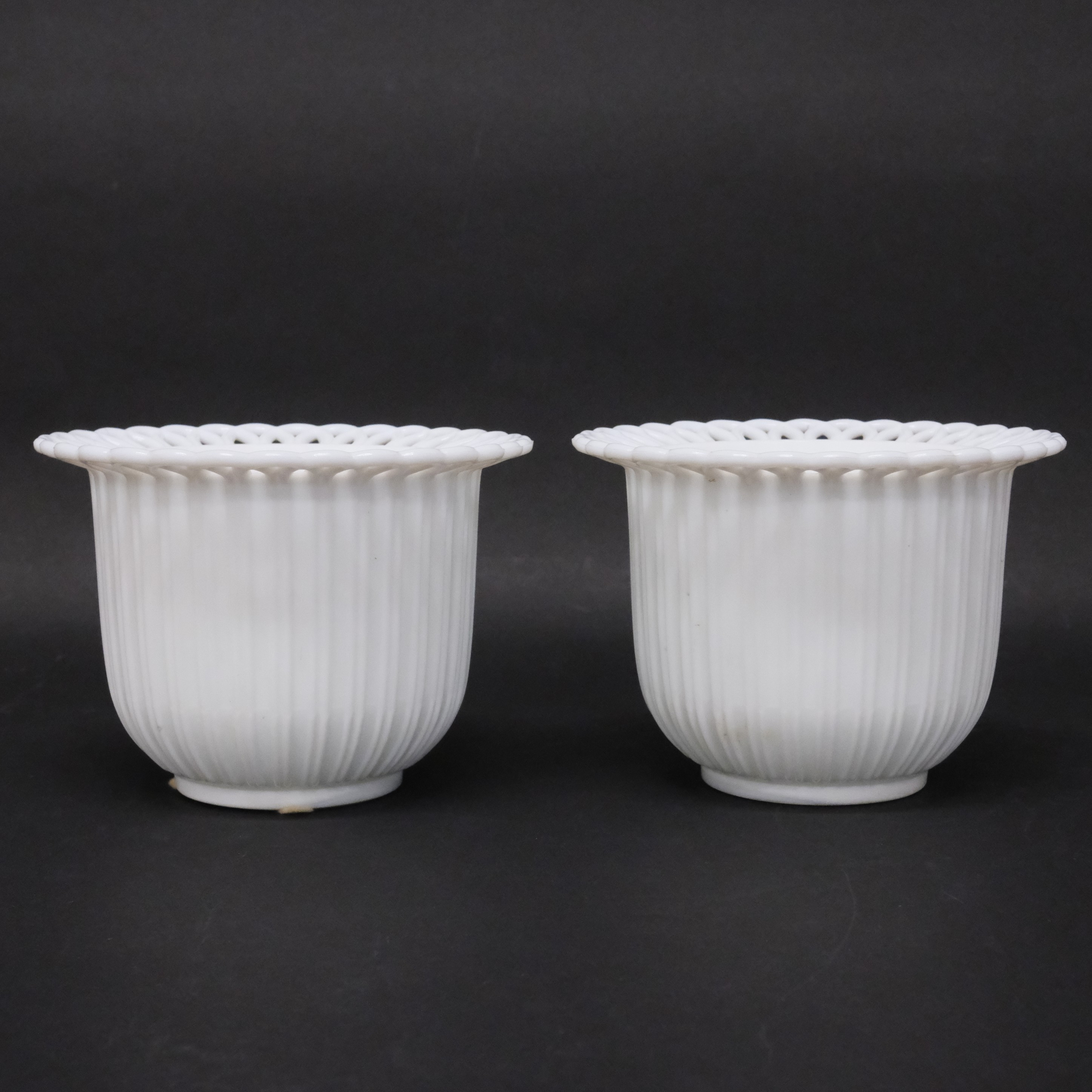 GUNNAR ANDER. YTTERFODER, OPALGLAS, TVÅ STYCKEN.