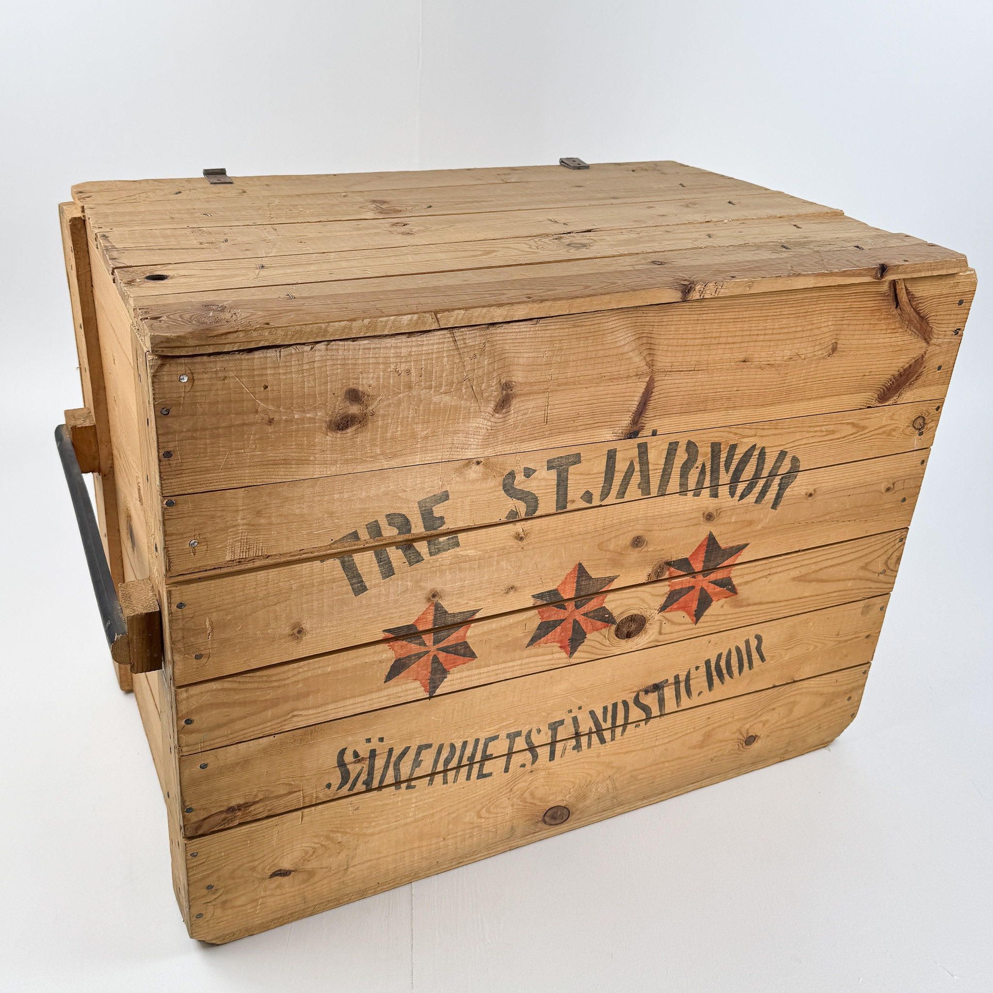 TRE STJÄRNOR, trälåda för tändstickor, 1900-talets första hälft.