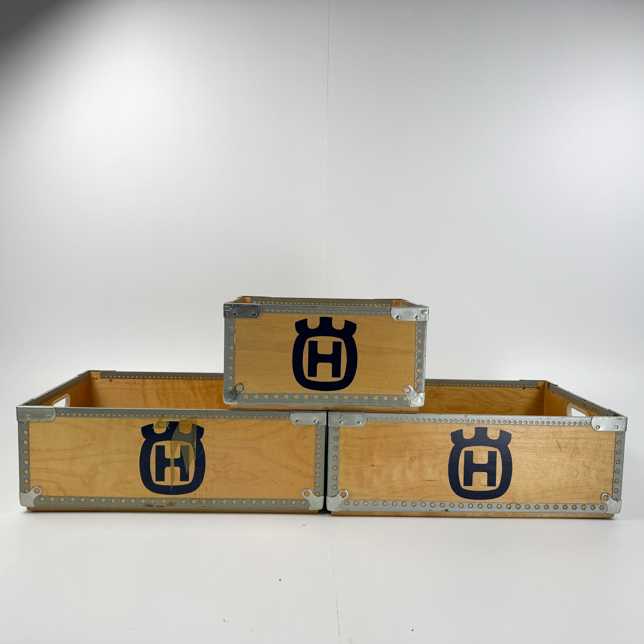 HUSQVARNA, trälådor, 3 st, 1900-talets slut.