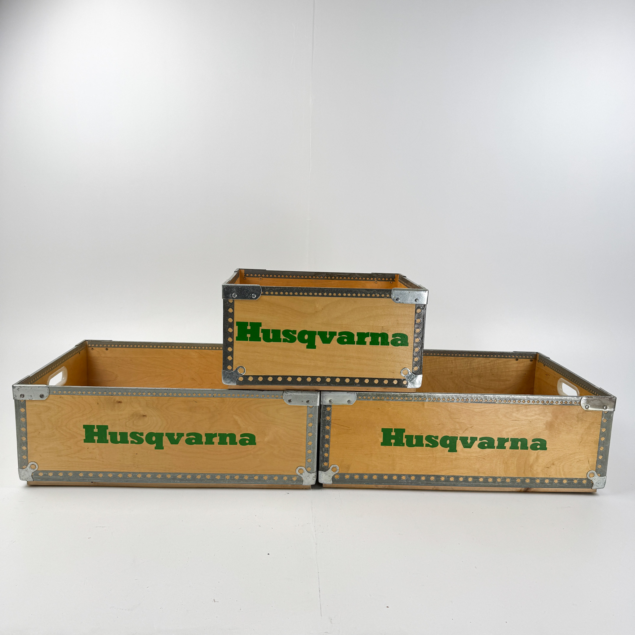 HUSQVARNA, trälådor, 3 st, 1900-talets slut.
