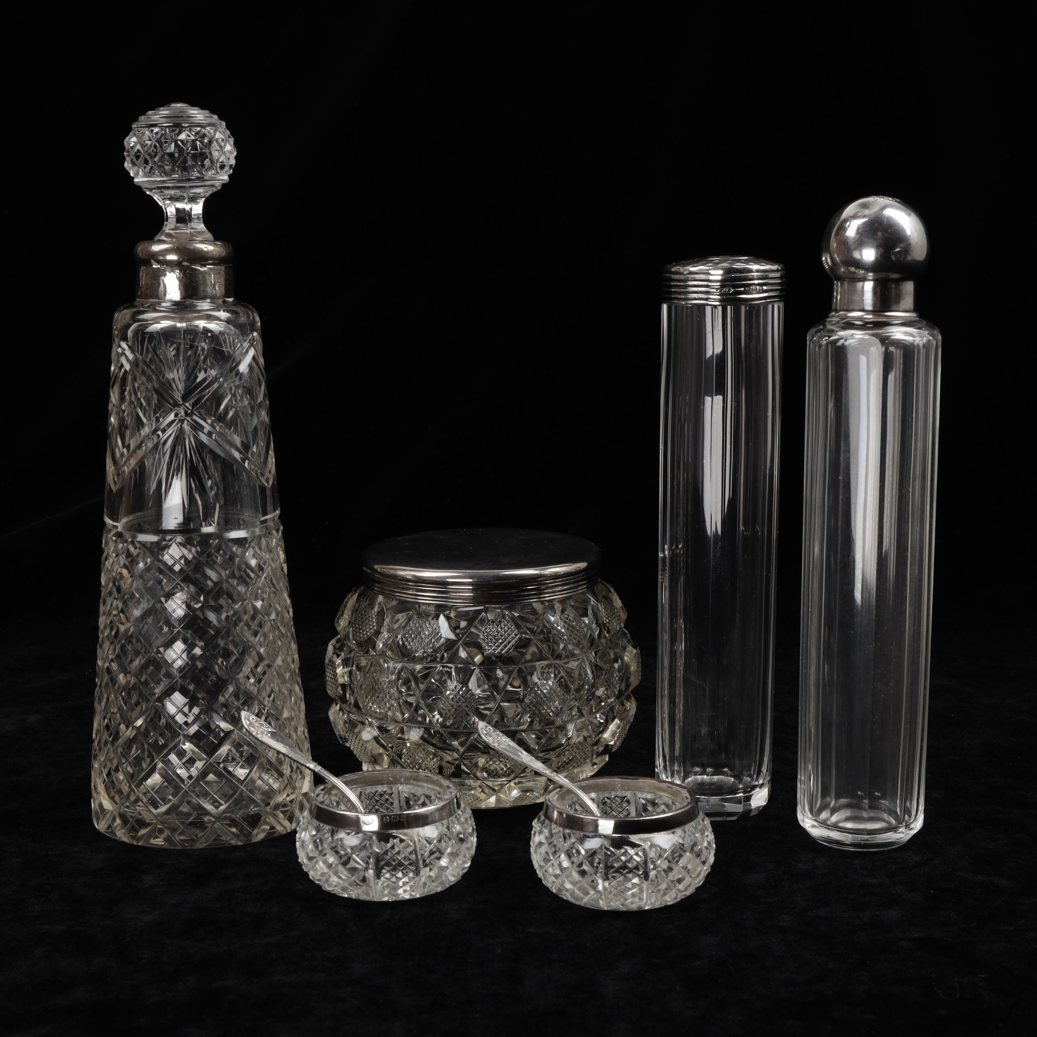 FLAKONGER, SALTKAR, 6 delar, silver och glas, 1800/1900-tal, vikt avtagbara lock och skedar 79 gram.