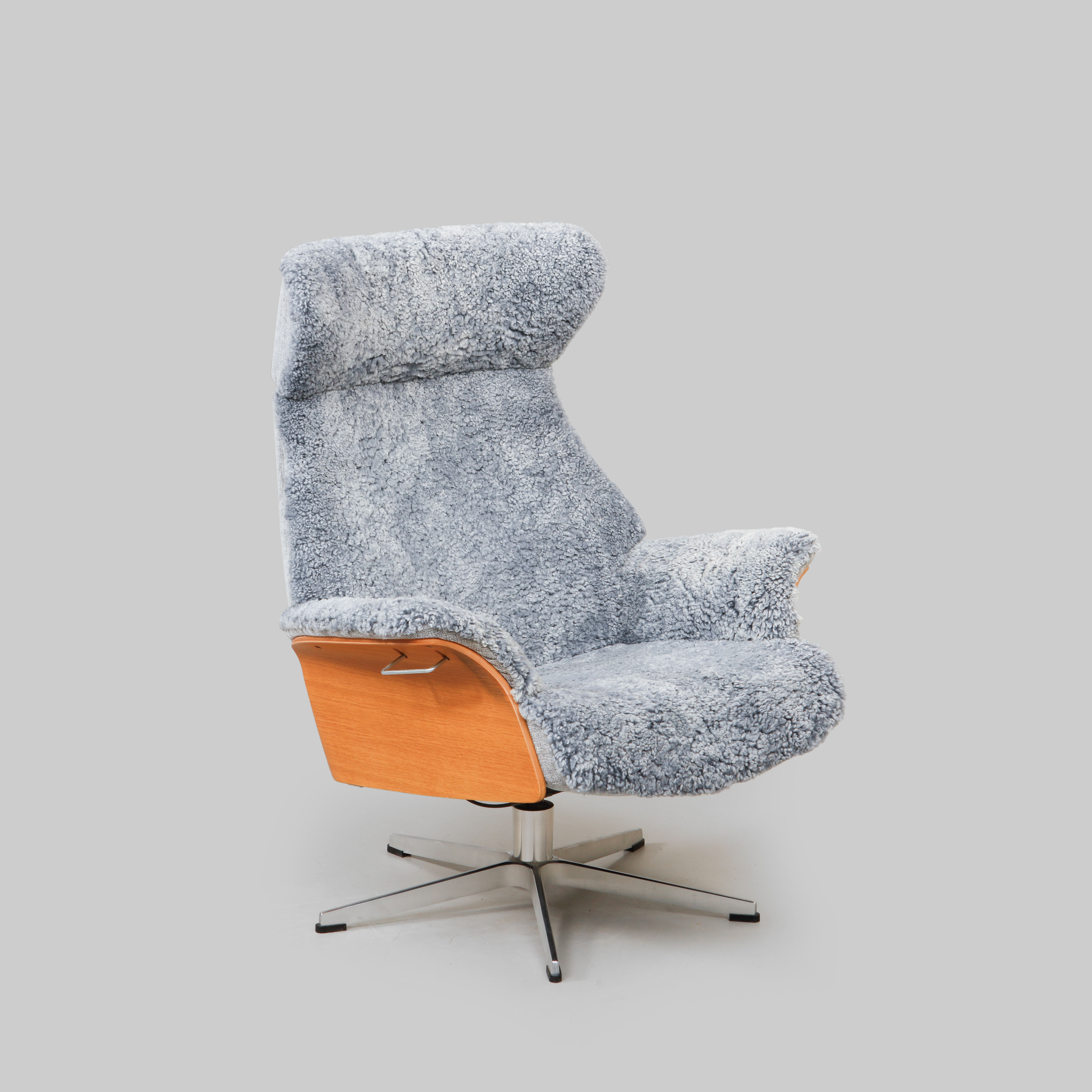 JAHN AAMODT. Snurrfåtölj, Conform.