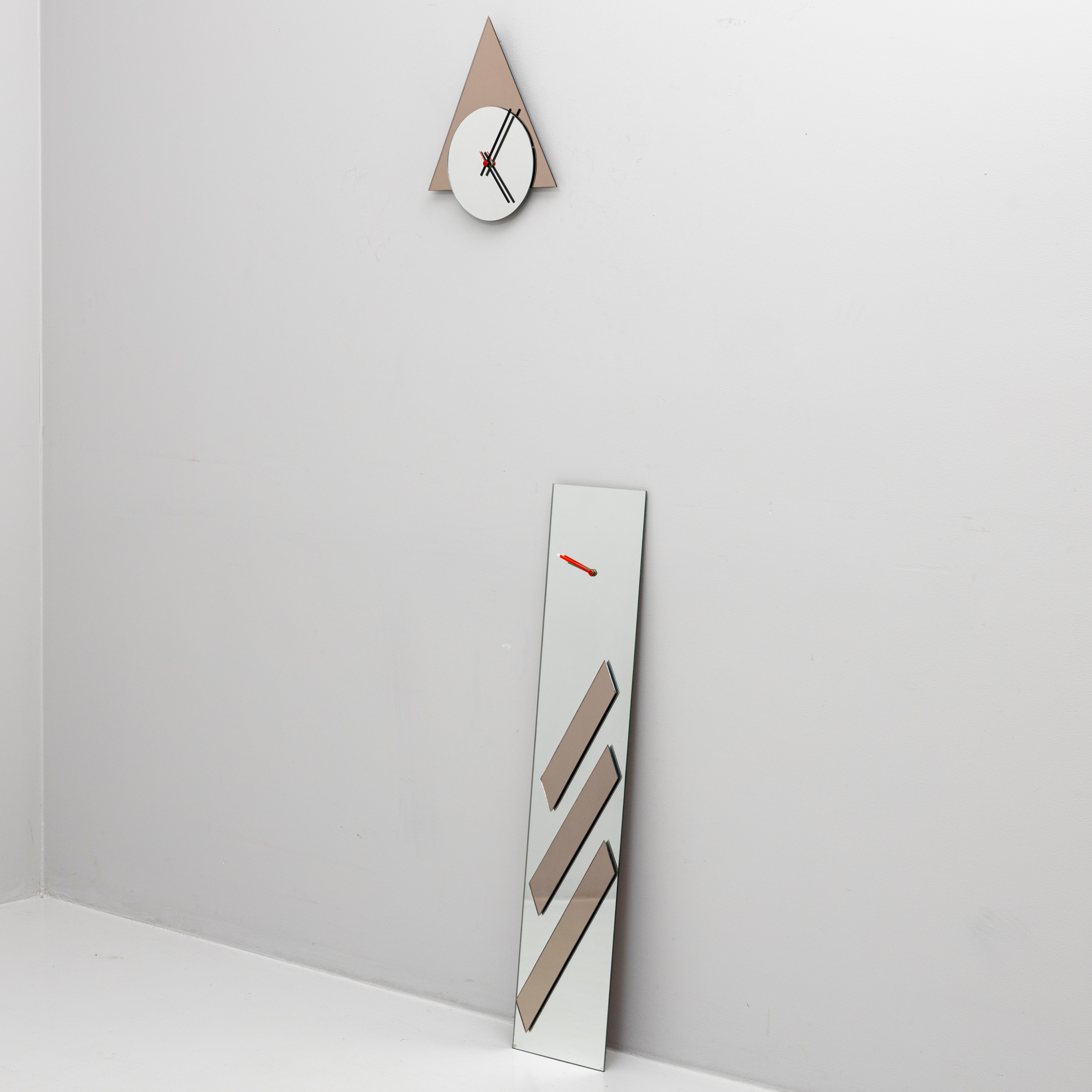 VÄGGUR, 2 st, delvis rökfärgat spegelglas, 1980-tal.