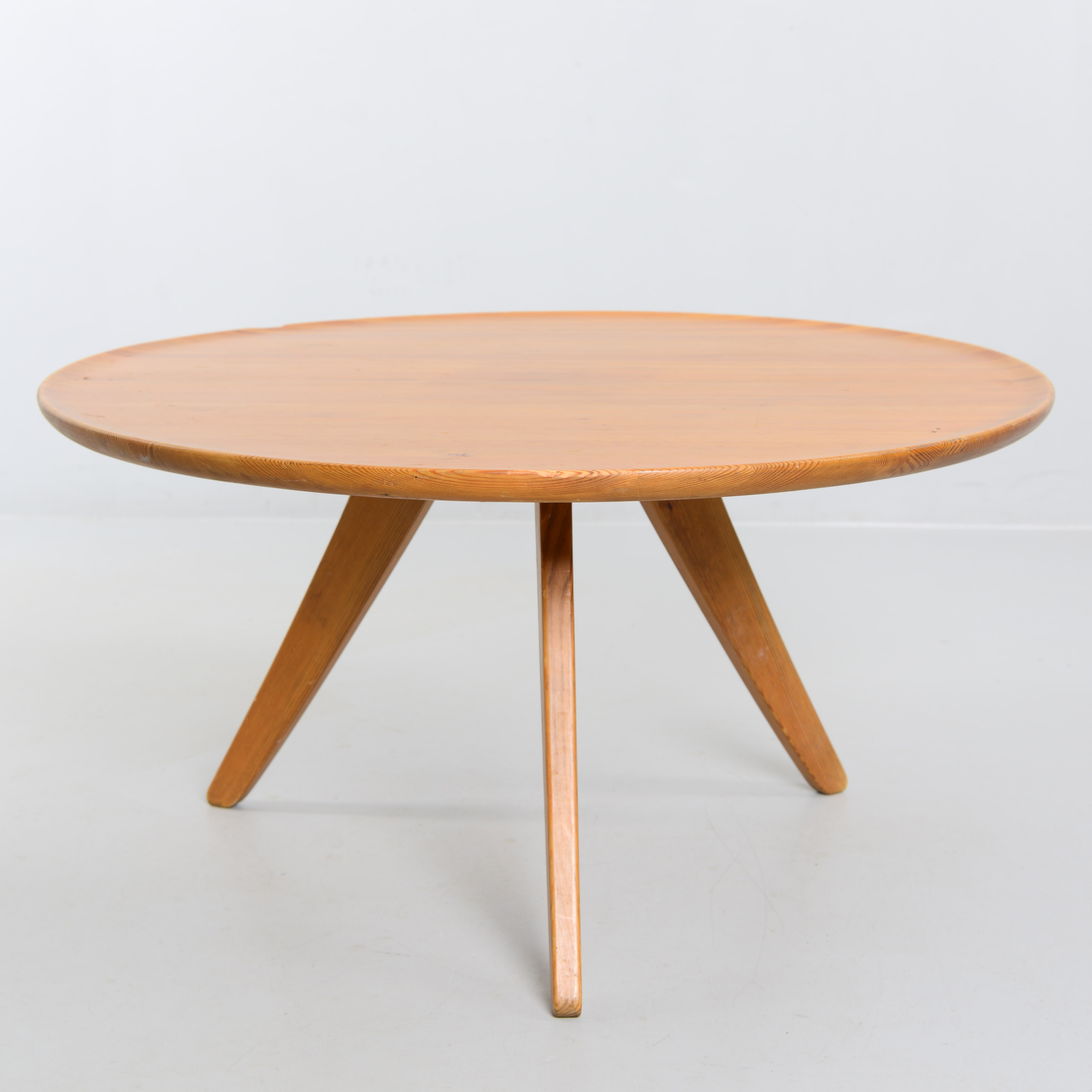 CARL MALMSTEN. Soffbord, furu, Svensk Fur, 1900-talets mitt.