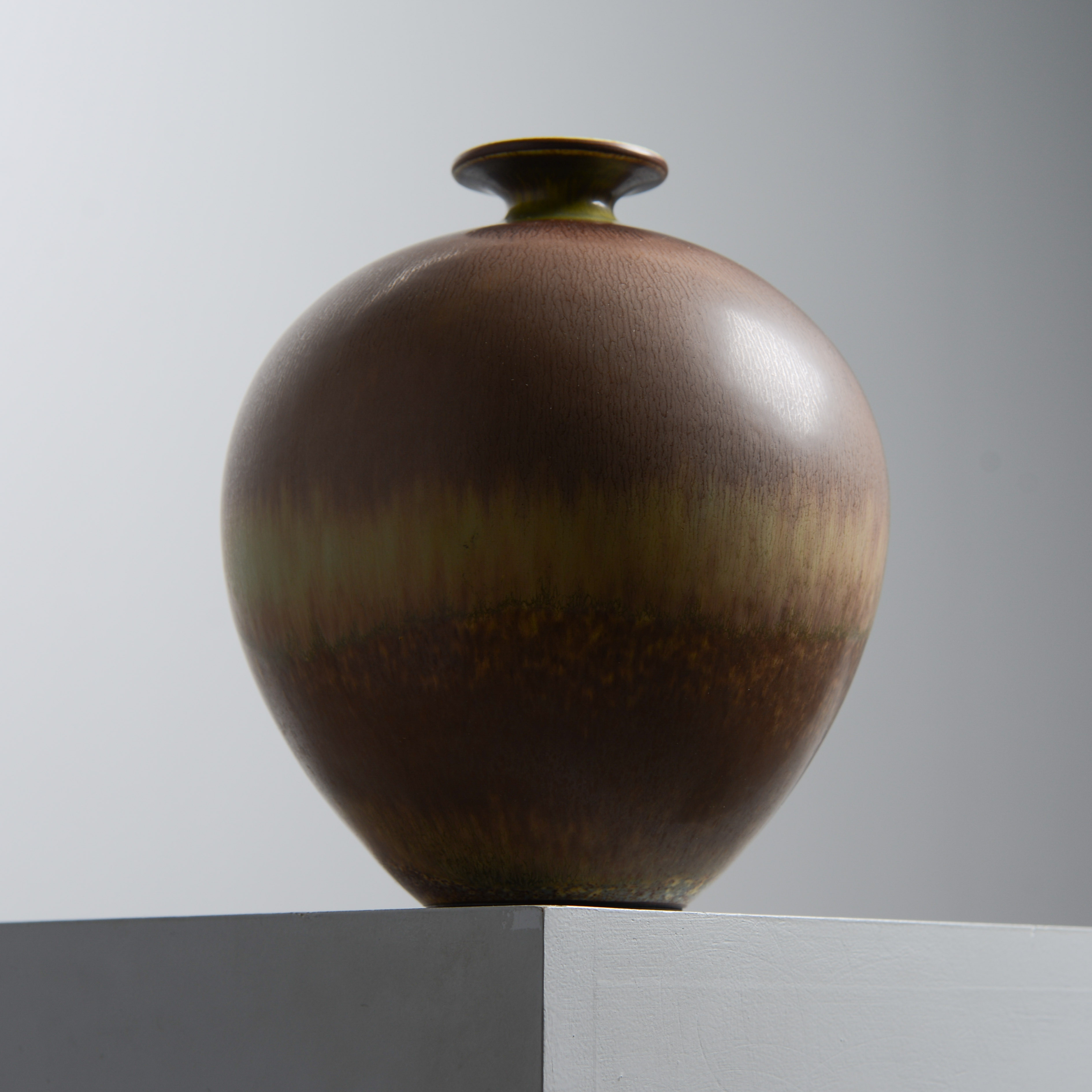 BERNDT FRIBERG. Vas, Studiohanden, Gustavsberg, signerad och daterad 1969.