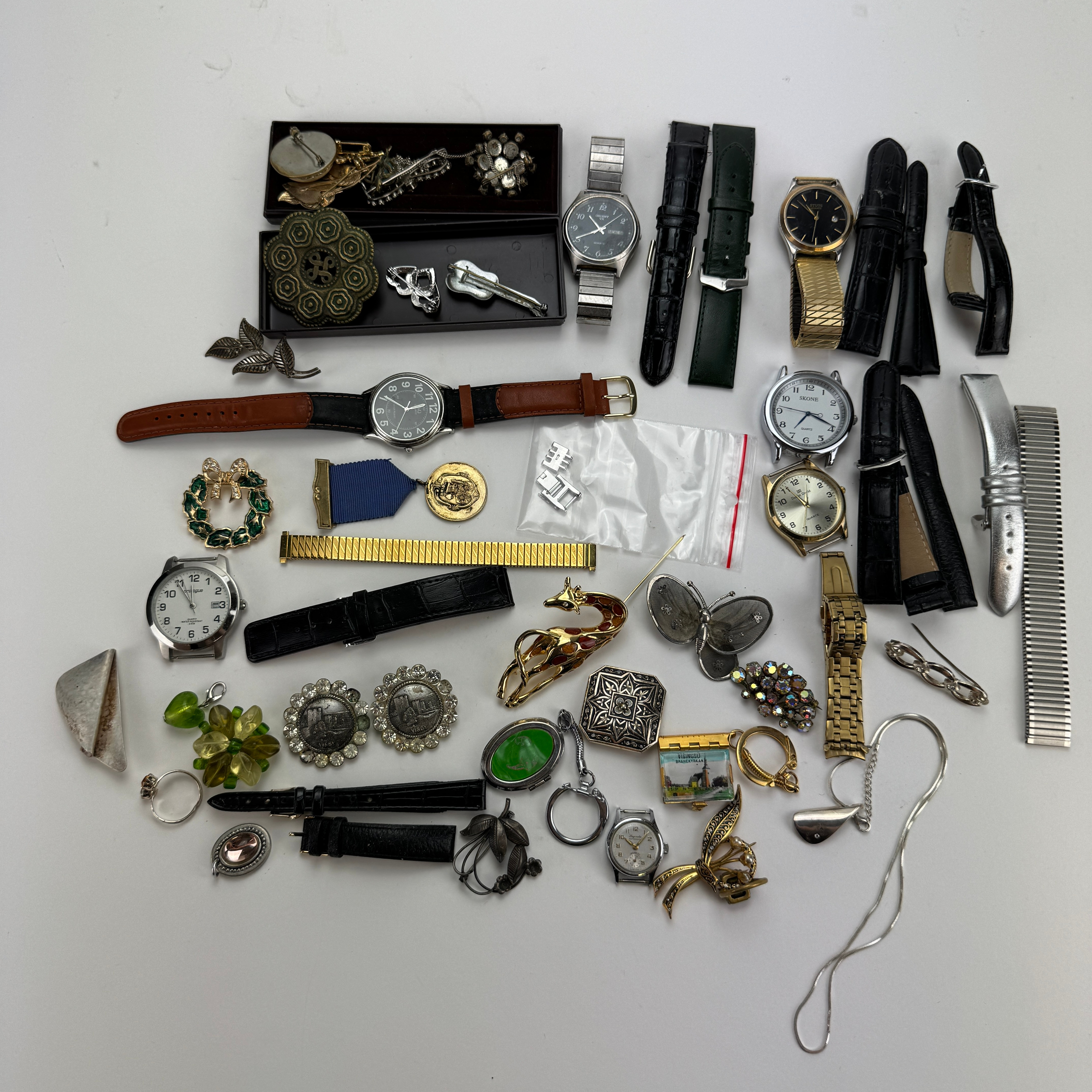 SMYCKEN, BIJOUTERIER OCH ARMBANDSUR, bland annat silver.