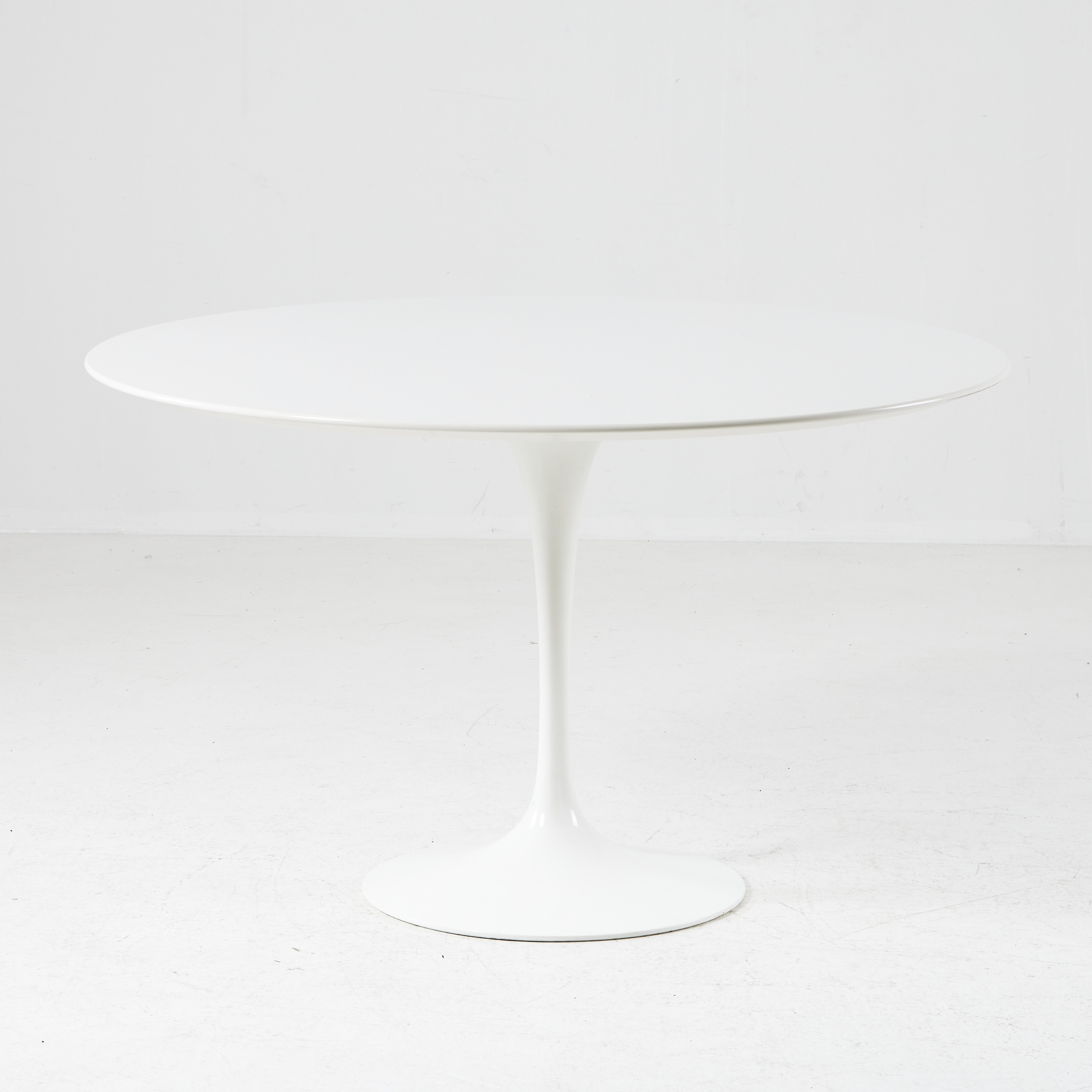 EERO SAARINEN. Matbord, "Tulip Table", Knoll International.