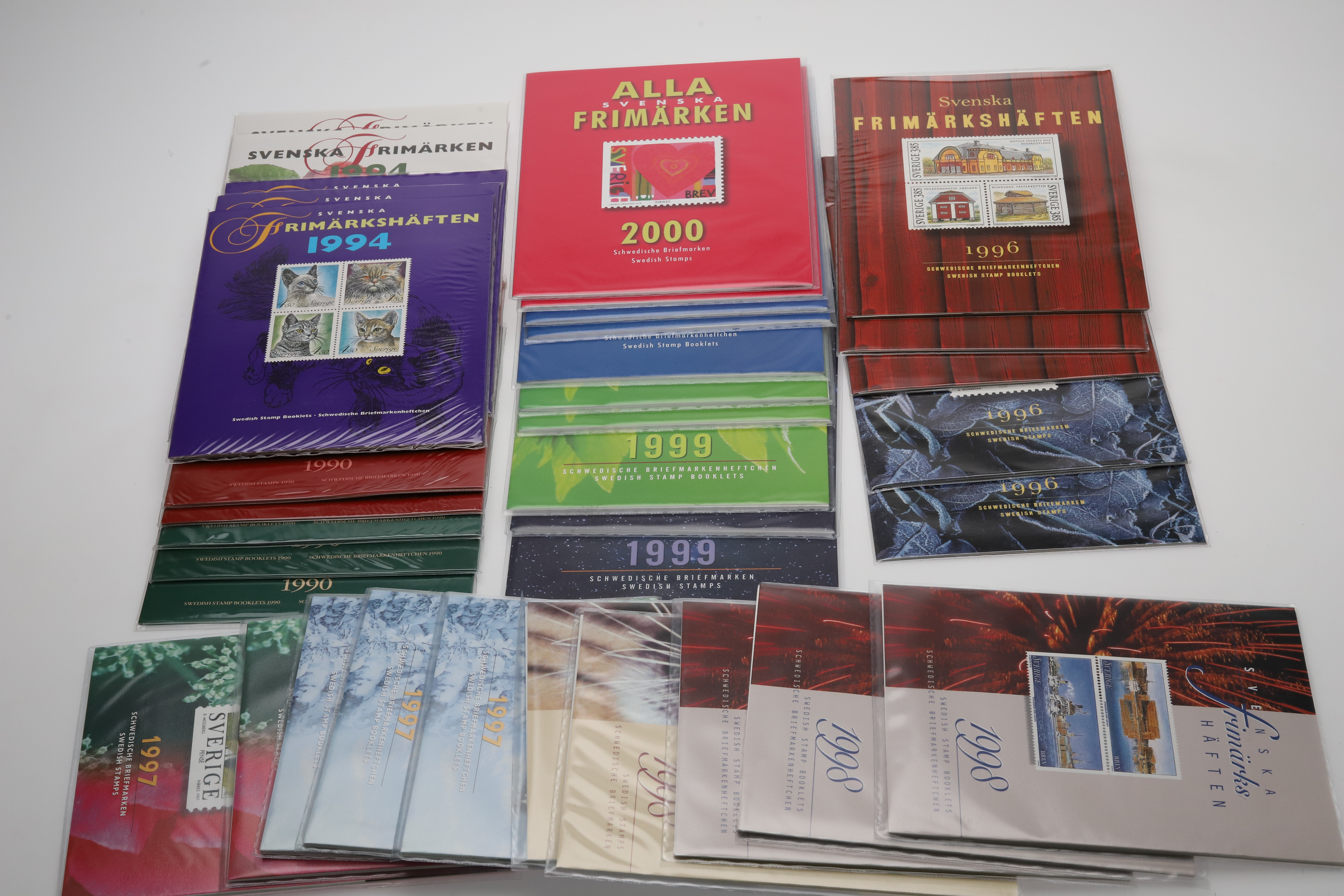 FRIMÄRKSHÄFTEN. SVERIGE POSTFRISKA ÅRSSATTSER ÅR 1990 TILL 2000.