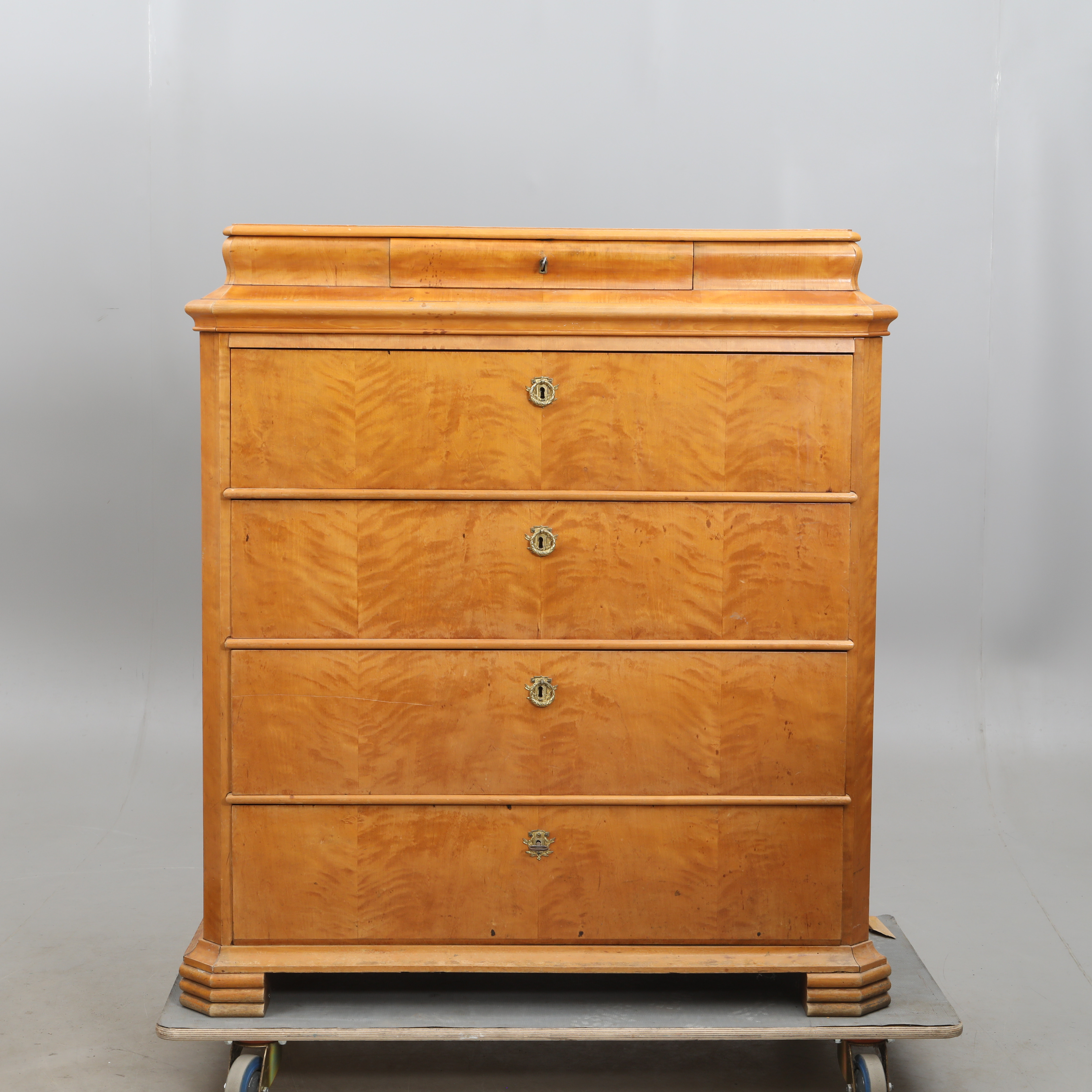 SNÄPPBYRÅ, björk, Karl-Johan stil, 1800-talets mitt.