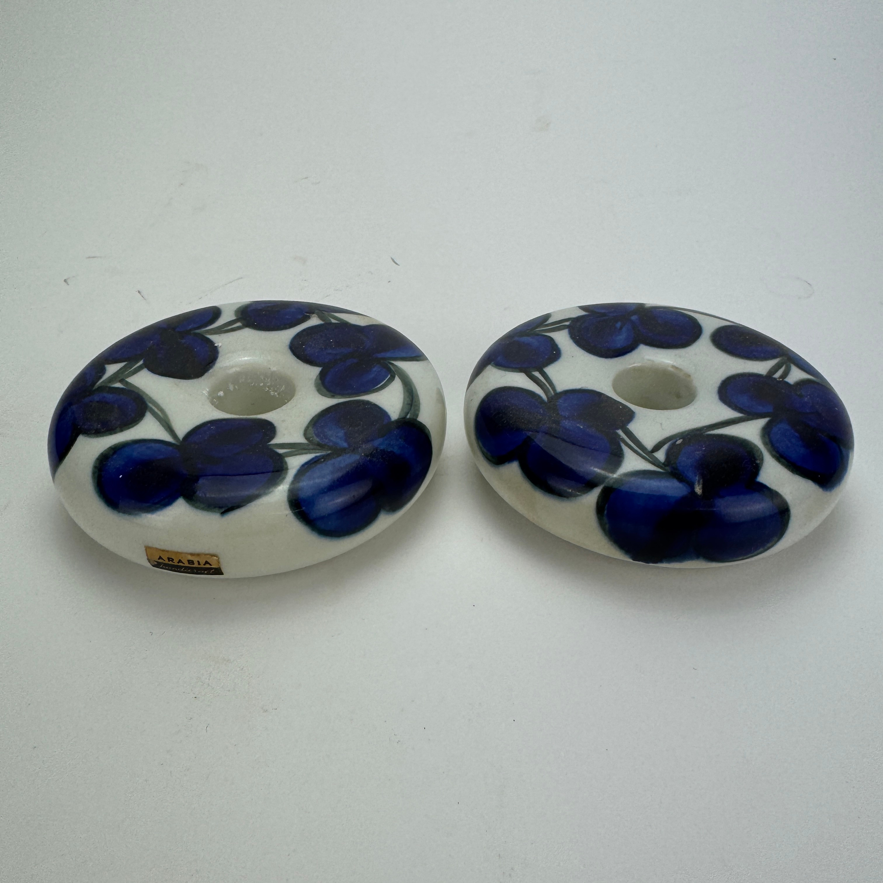 GUNVOR OLIN-GRÖNQVIST. Ljusstakar, ett par, porslin, Arabia, Finland, signerade.