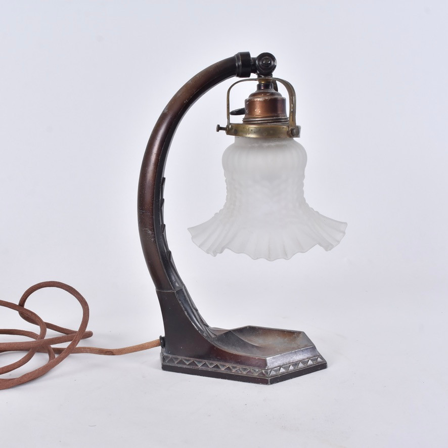 BORDSLAMPA, patinerad metall och glas, Jugend, 1920-tal.