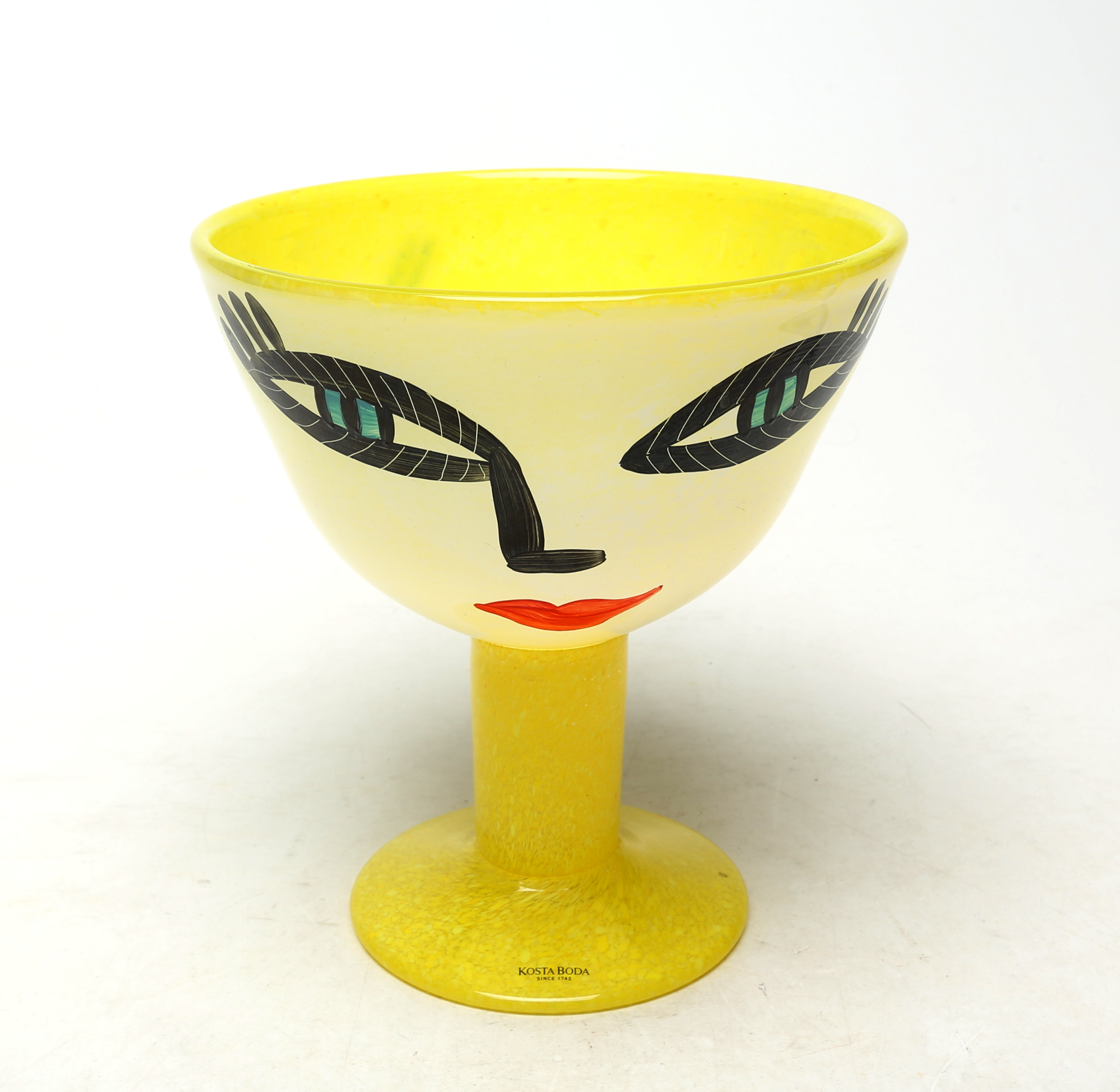 ULRICA HYDMAN-VALLIEN. POKAL, glas, Kosta Boda, signerad.