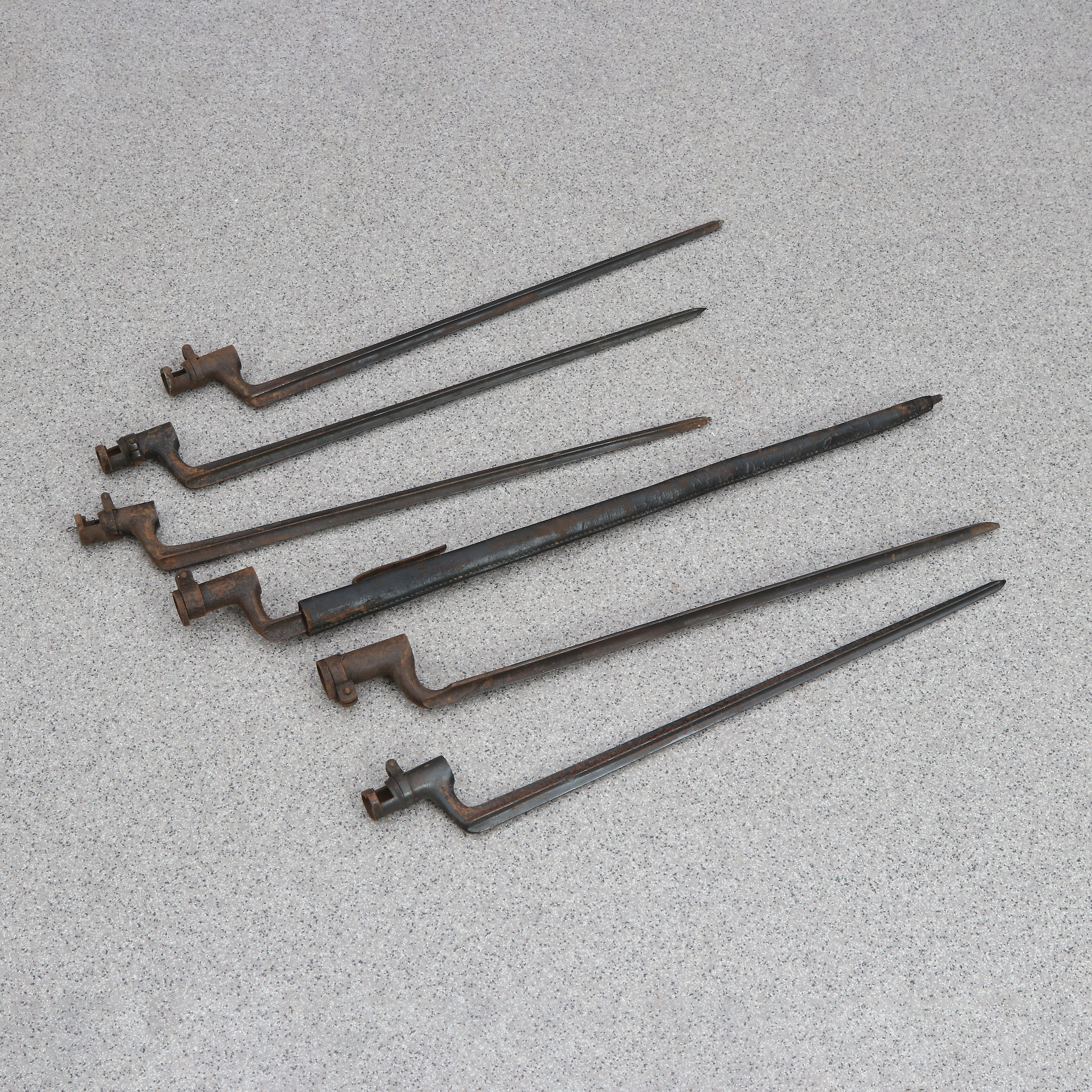 HYLSBAJONETTER, SEX ST. Stål. 1800-tal.