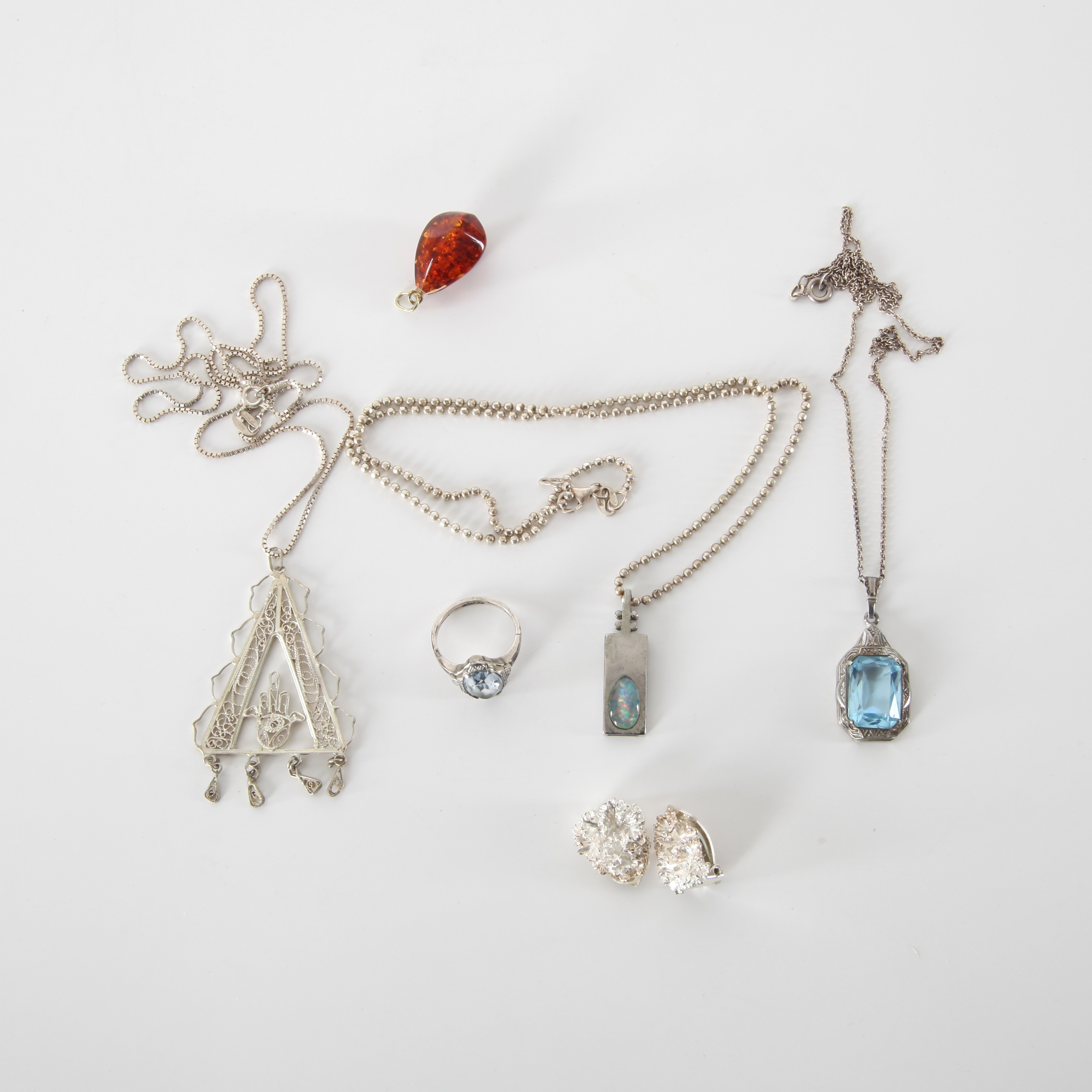 SILVERSMYCKEN, 10 delar, bl. a Flora Danica, örhängen, halsband, hängen och ring.