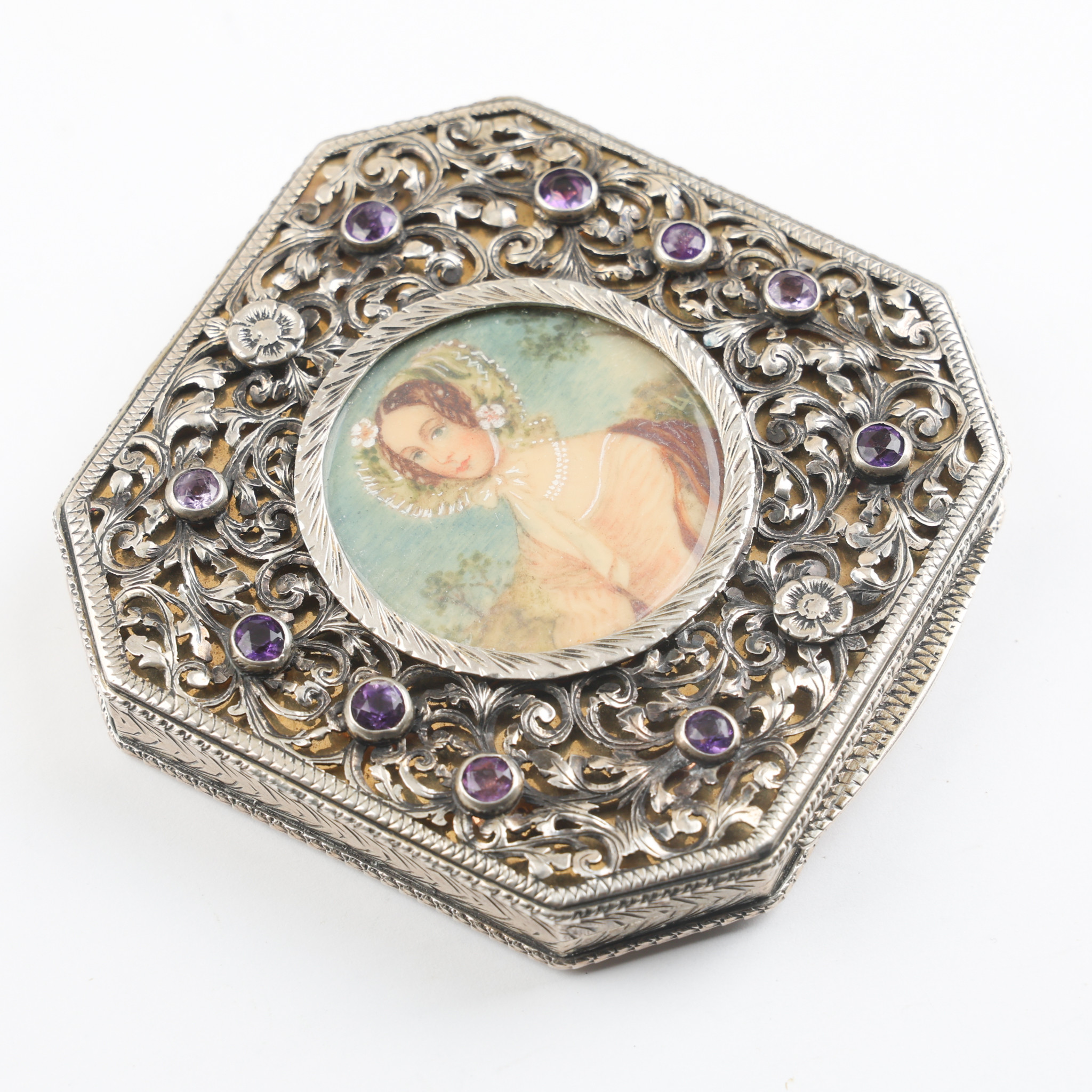 PUDERDOSA, silver (900), MC, vikt ca 110 gram.