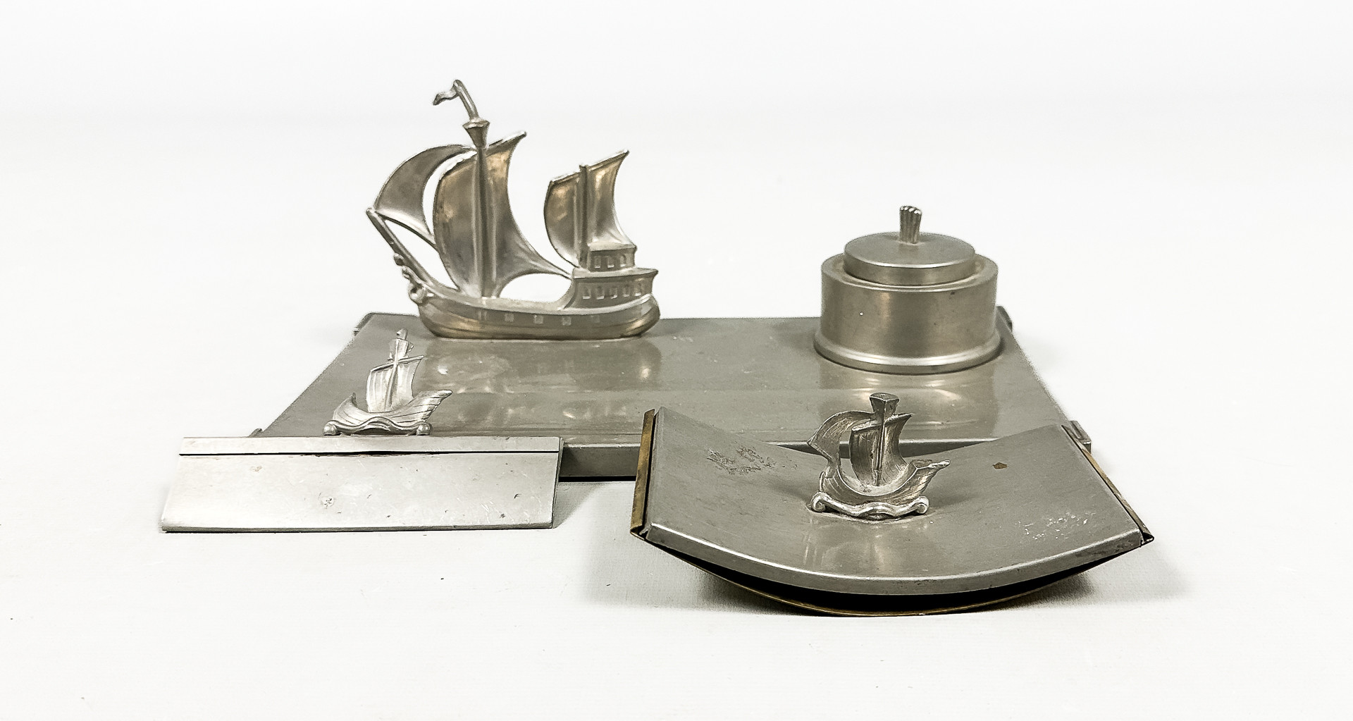 SKRIVBORDSETT, 3 delar, tenn, 1900-talets första hälft.