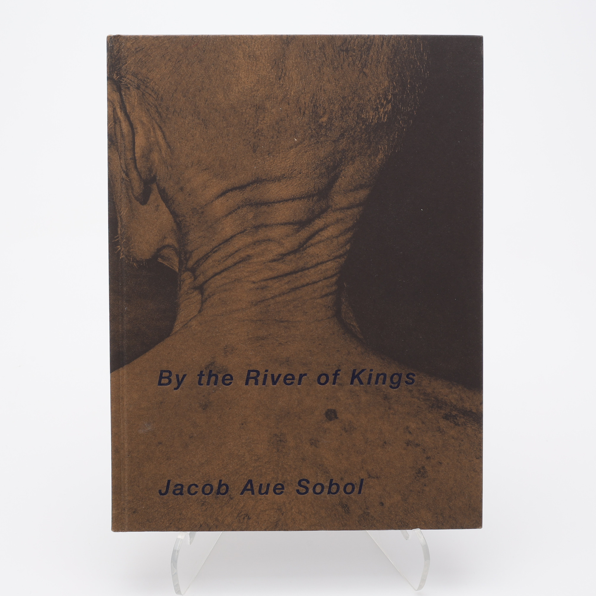 FOTO. DEN DANSKE FOTOGRAFEN JACOB AUE SOBOLS "BY THE RIVER OF KINGS" I FÖRSTA UPPLAGAN, 2016 - SIGNERAD.