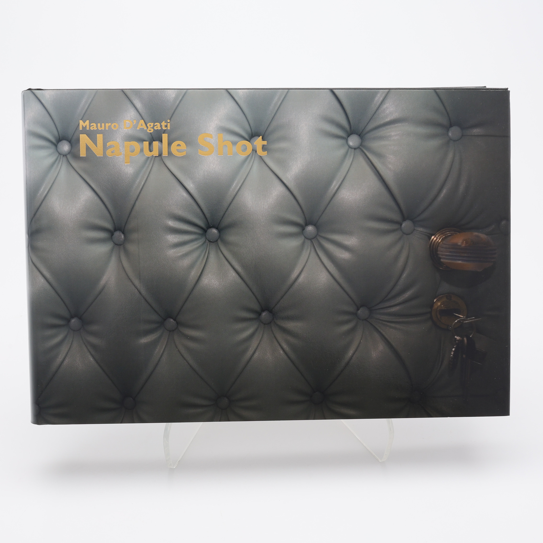 FOTO. DEN ITALIENSKE FOTOGRAFEN MAURO D'AGATIS "NAPULE SHOT" I FÖRSTA UPPLAGAN, 2010.