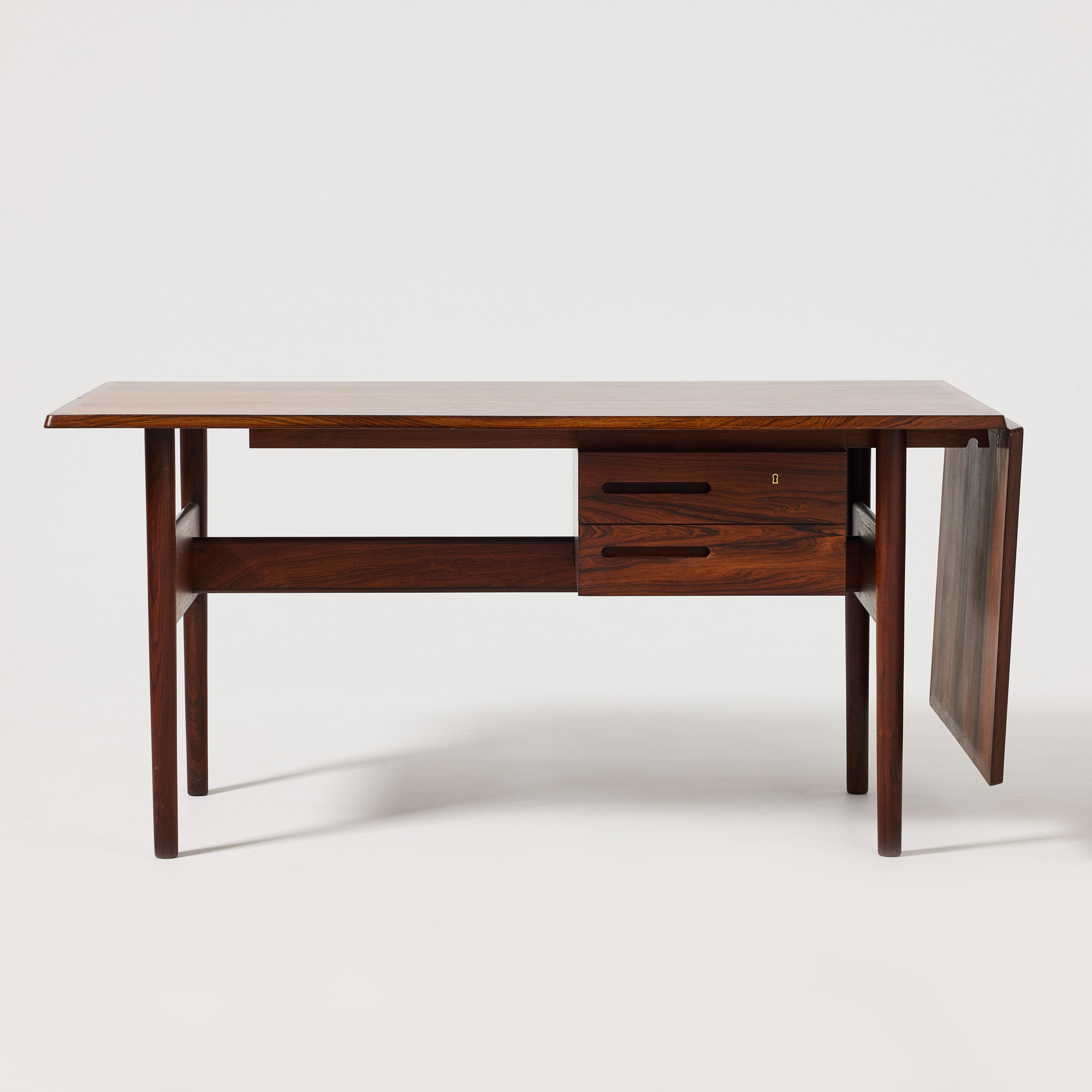 IB KOFOD-LARSEN. Skrivbord. Snickarmästare Christensen & Larsen, Danmark ca 1958, palisander med beslag i mässing.