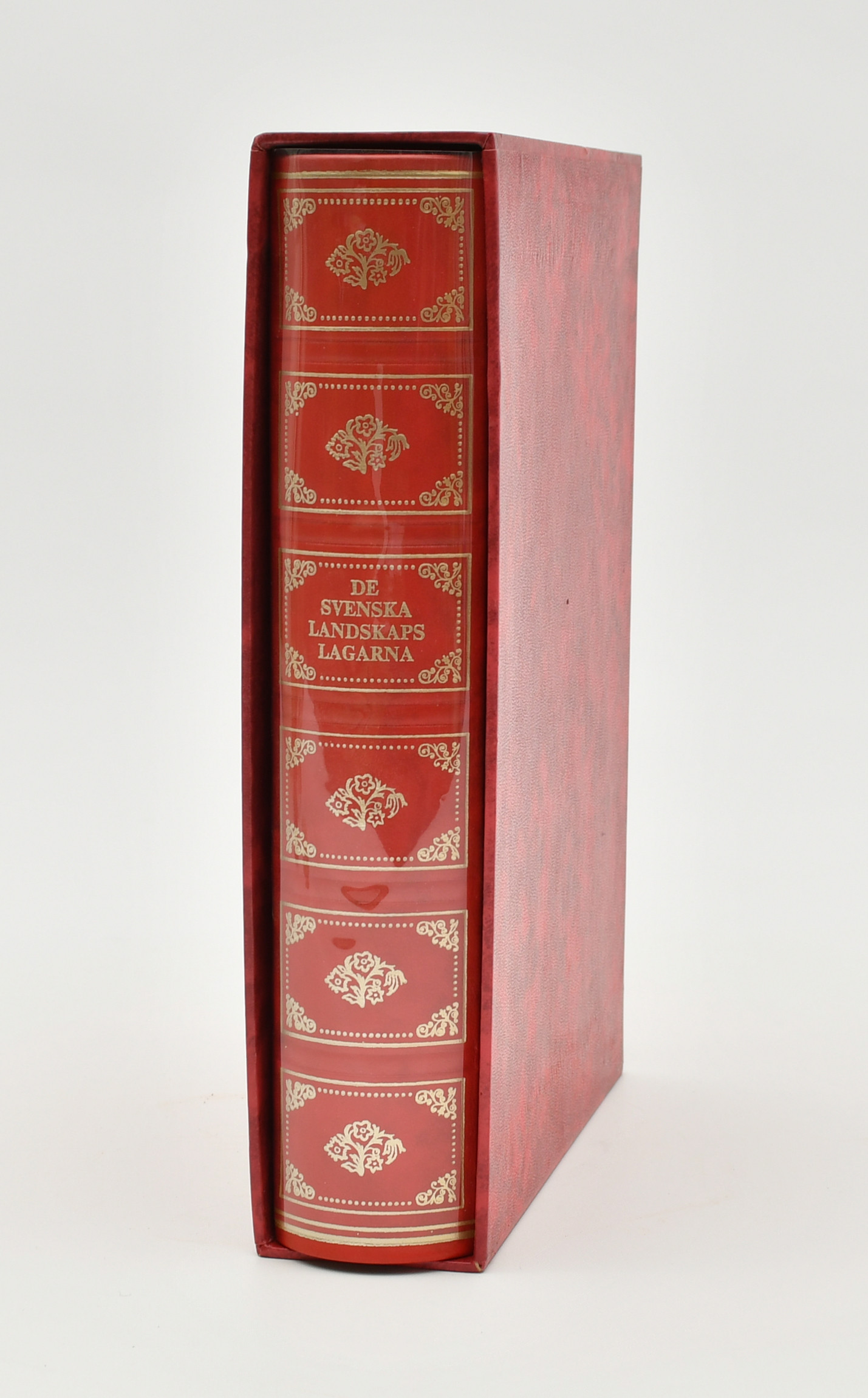 De svenska landskapslagarna. I komplett översättning, med anmärkningar och förklaringar.