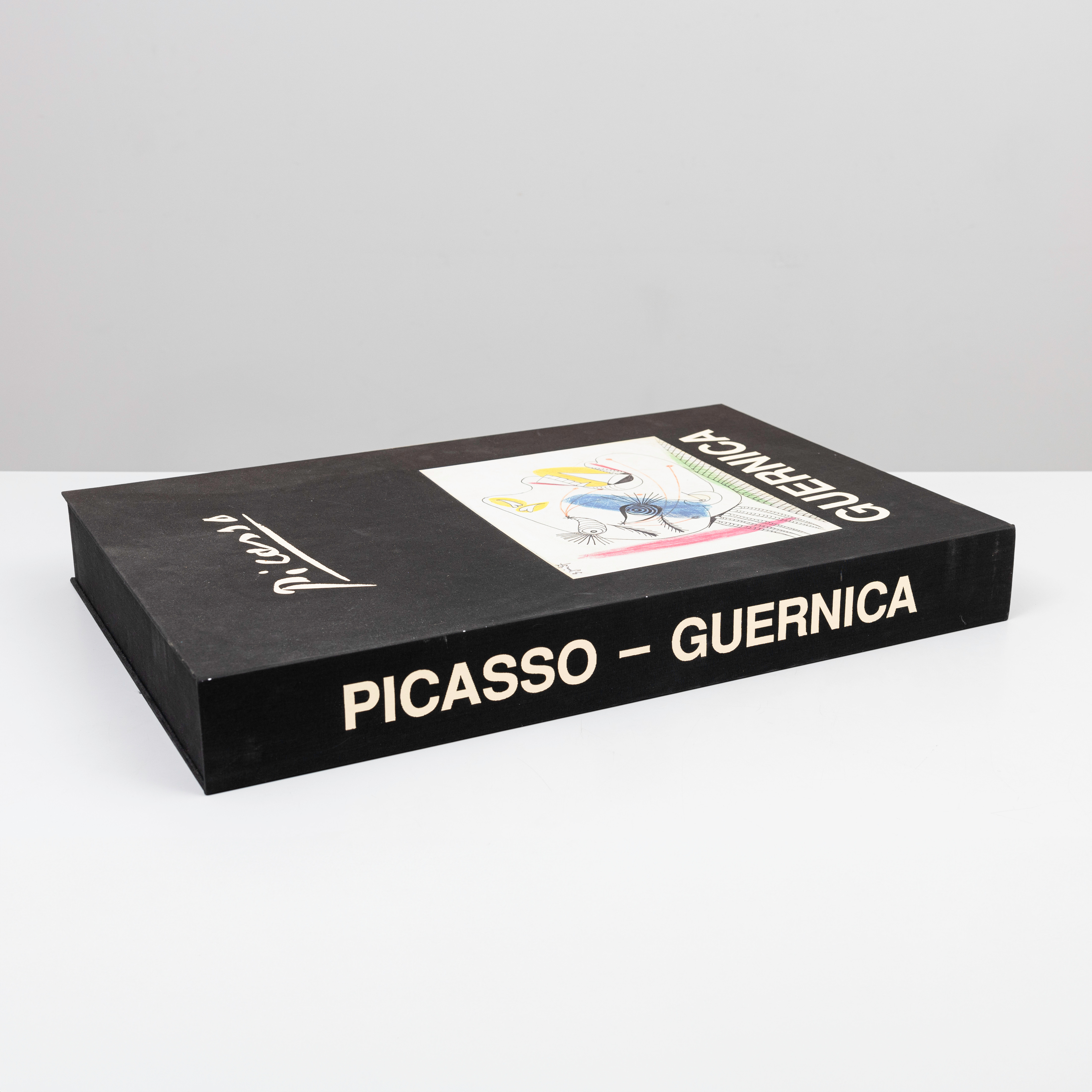 PABLO PICASSO. EFTER. Konstmapp "Guernica", faksimilutgåva i kassett, nr LVIII (58)/298, svensk utgåva, IPC International Publishing Company, 1990.