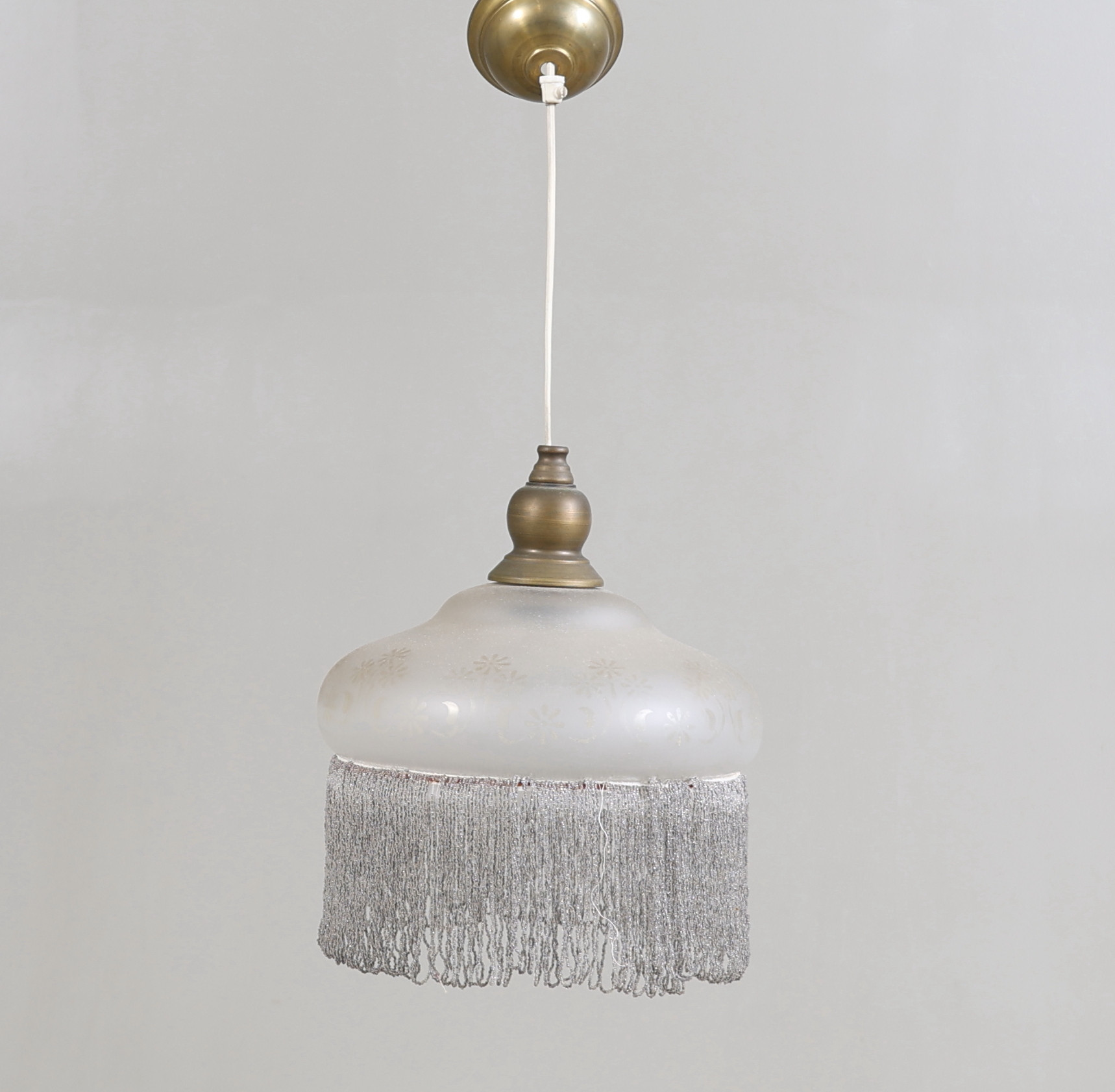 PÄRLFRANSLAMPA, glas, 1900-tal.