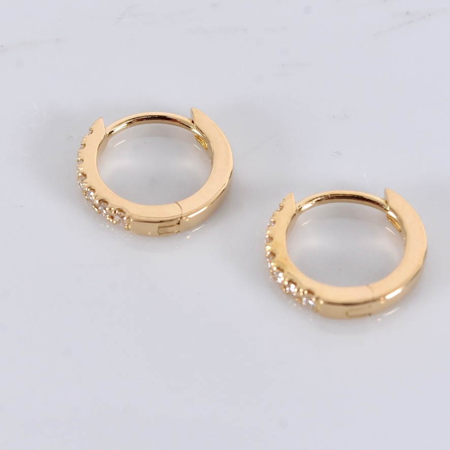 DIAMANTCREOLER, ett par, 0,11ct, 18K.