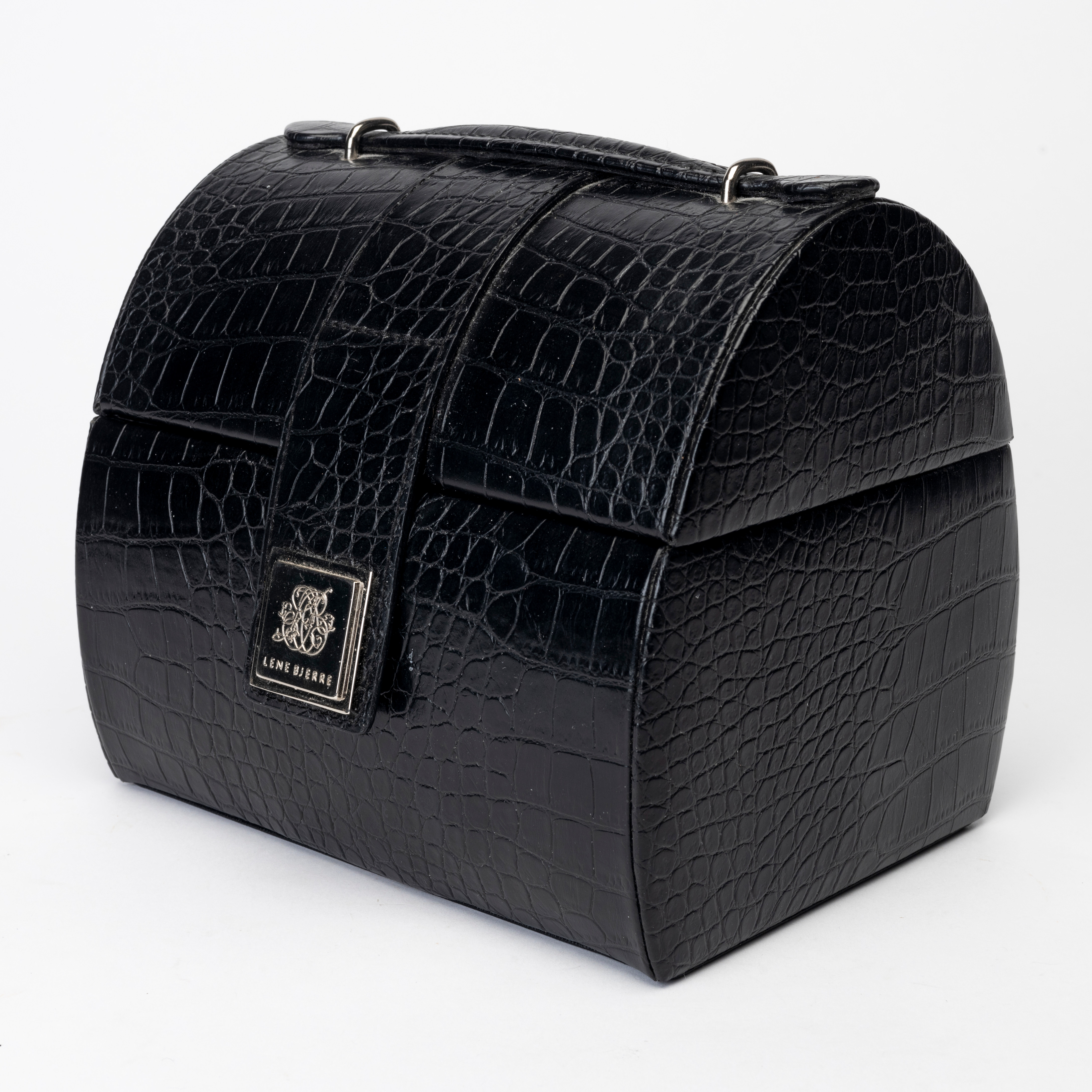 SMYCKESSKRIN, Lene Bjerre, svart krokodilpräglat fuskläder, 1900/2000-tal.