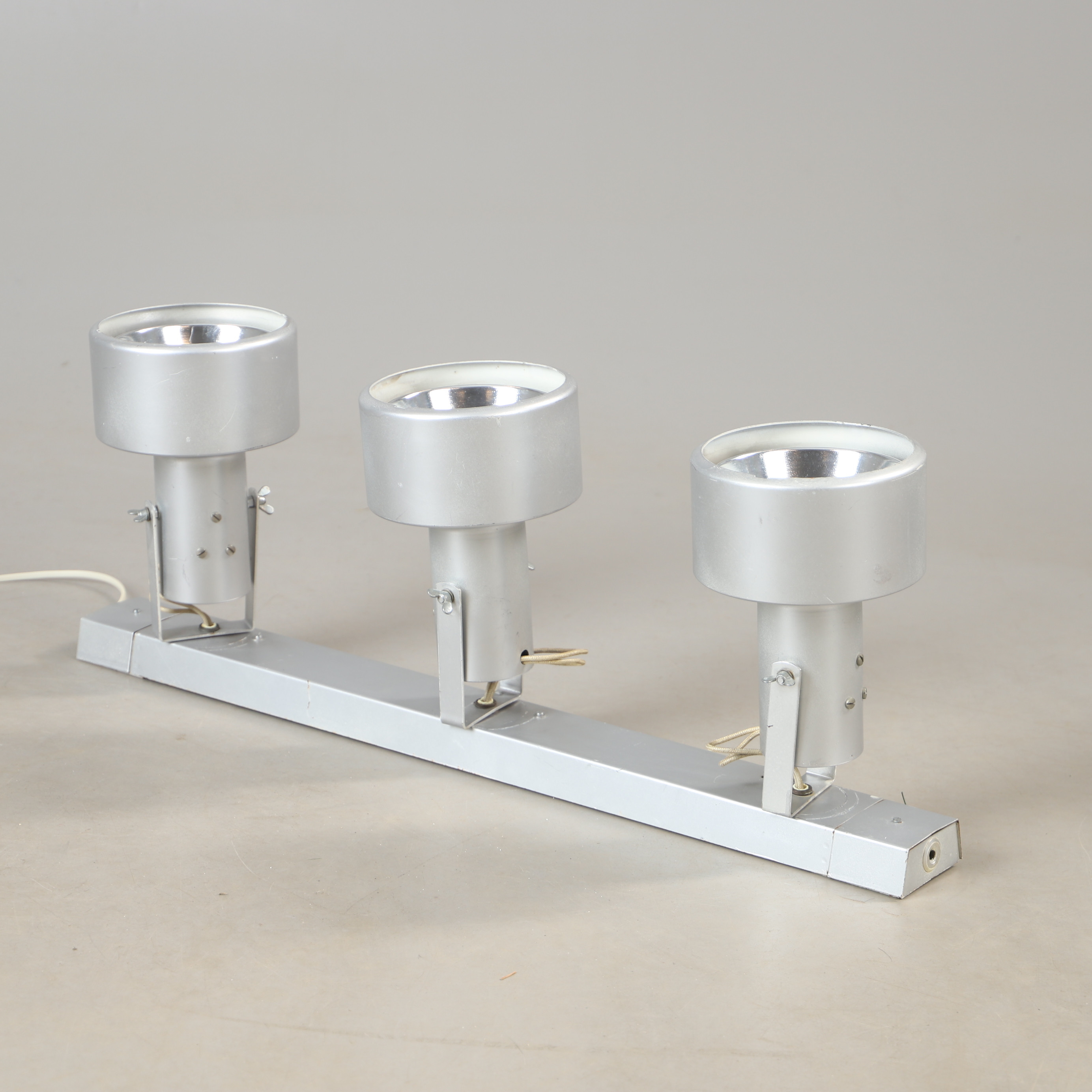 TAKLAMPA, metall, 1900-talets andra hälft.